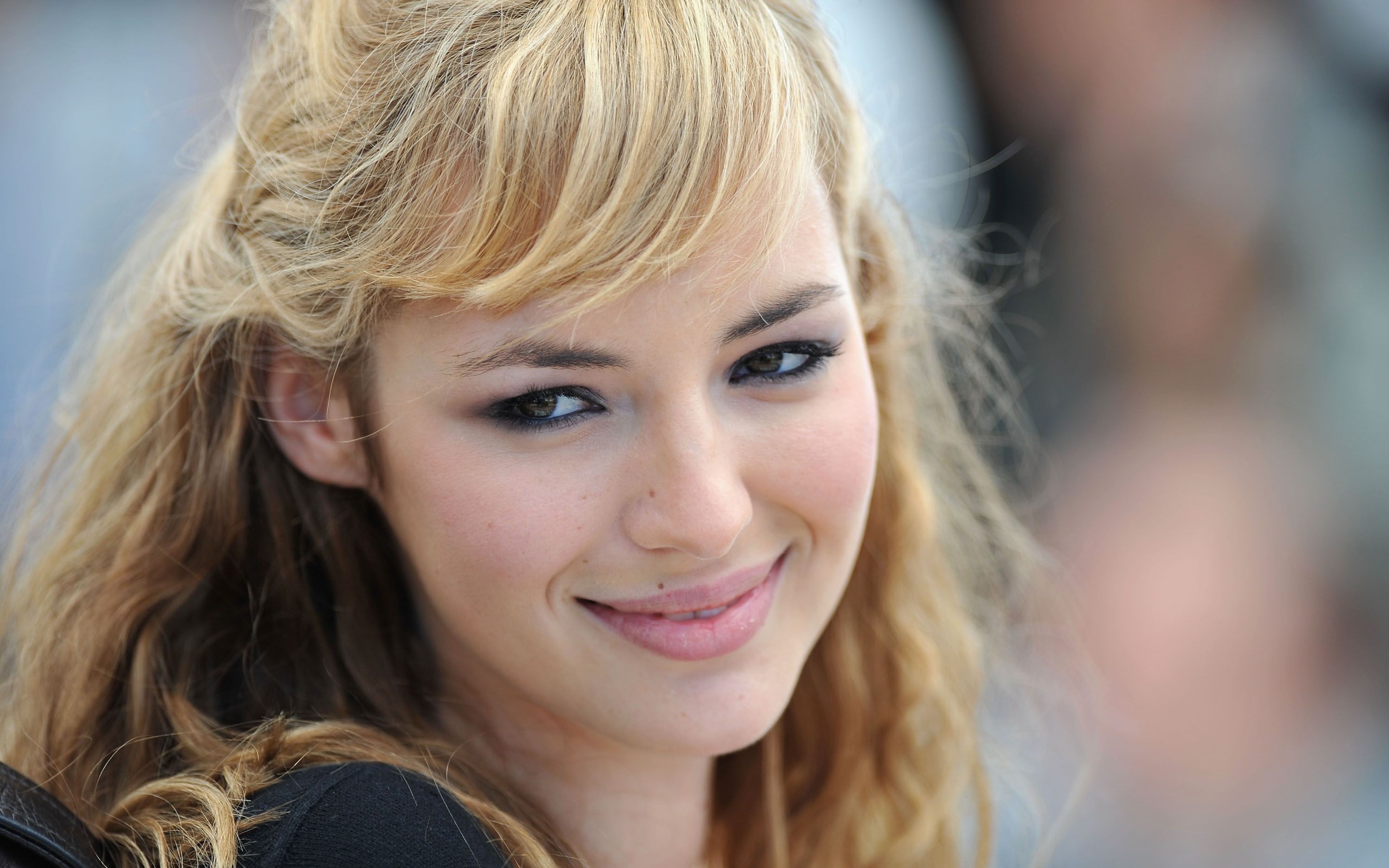 Louise Bourgoin Wallpapers