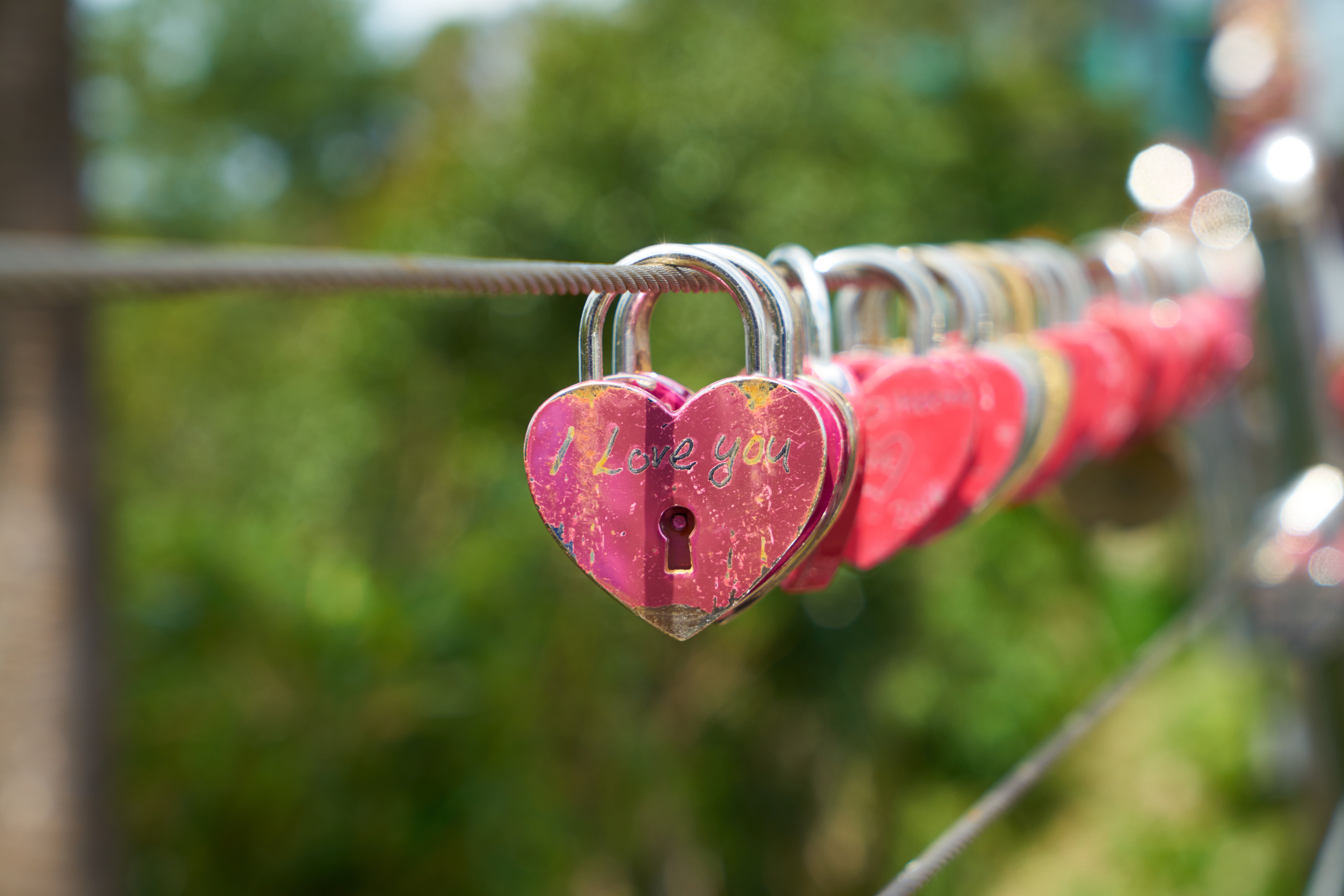 Love Lock Screen Wallpapers