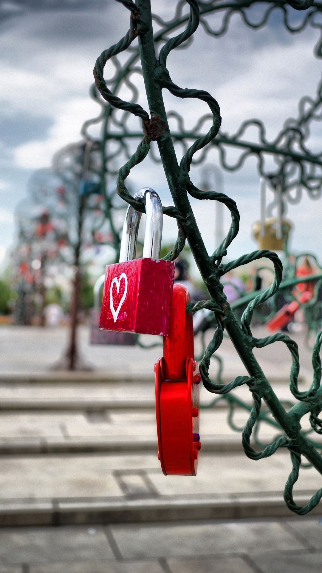 Love Lock Screen Wallpapers