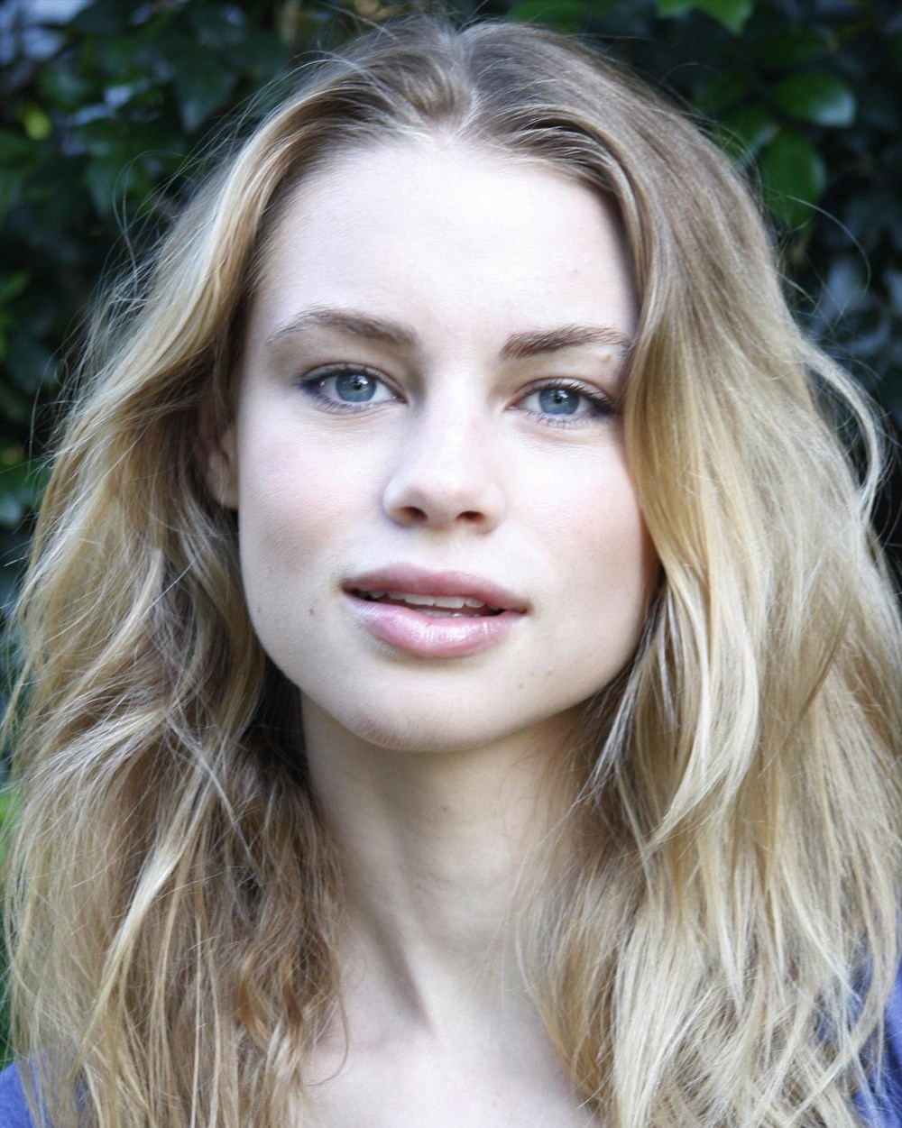 Lucy Fry Wallpapers