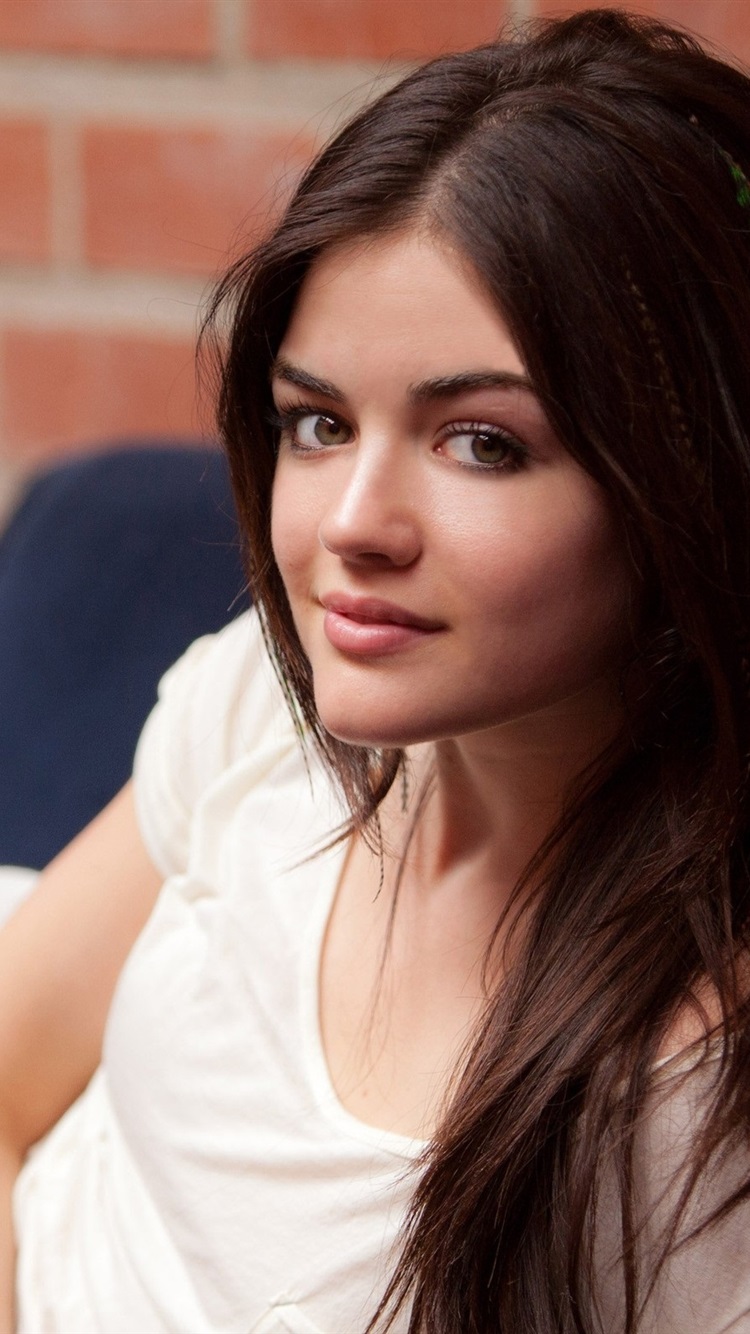 Lucy Hale Face Wallpapers