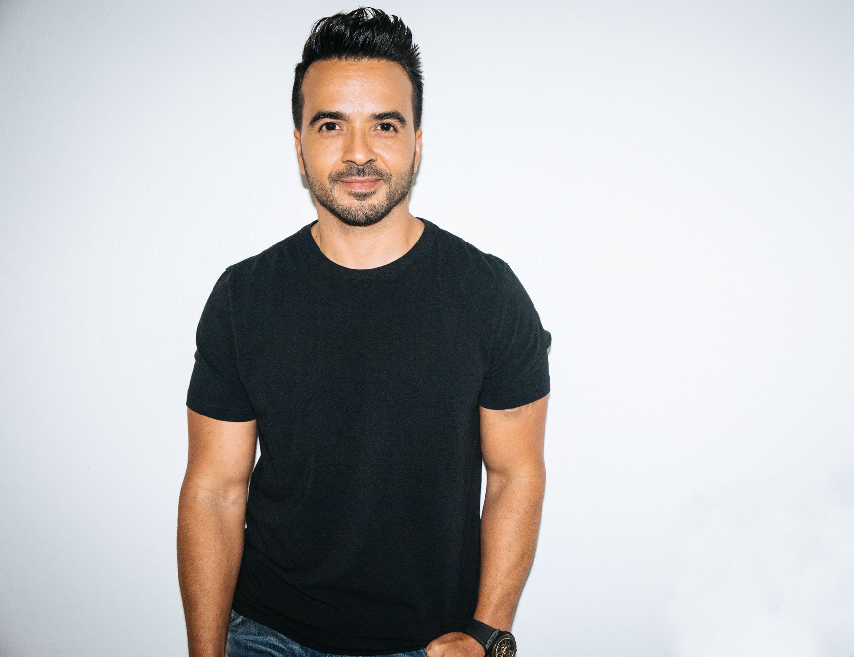 Luis Fonsi Pic Wallpapers