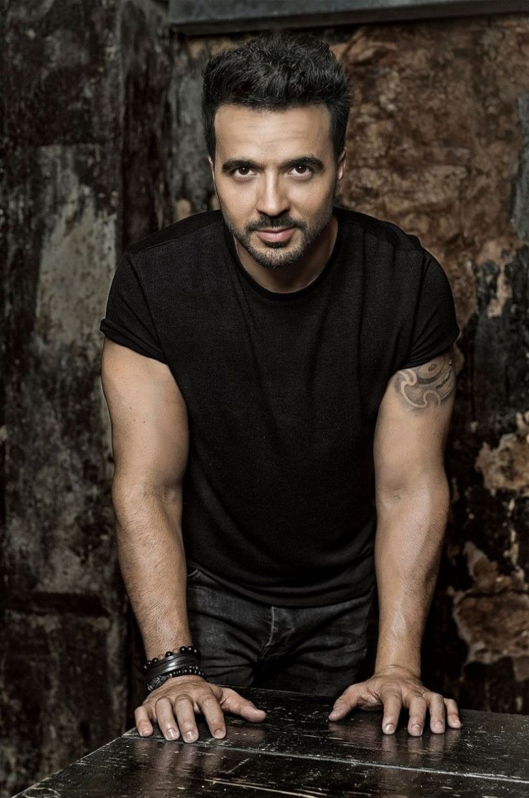 Luis Fonsi Pic Wallpapers