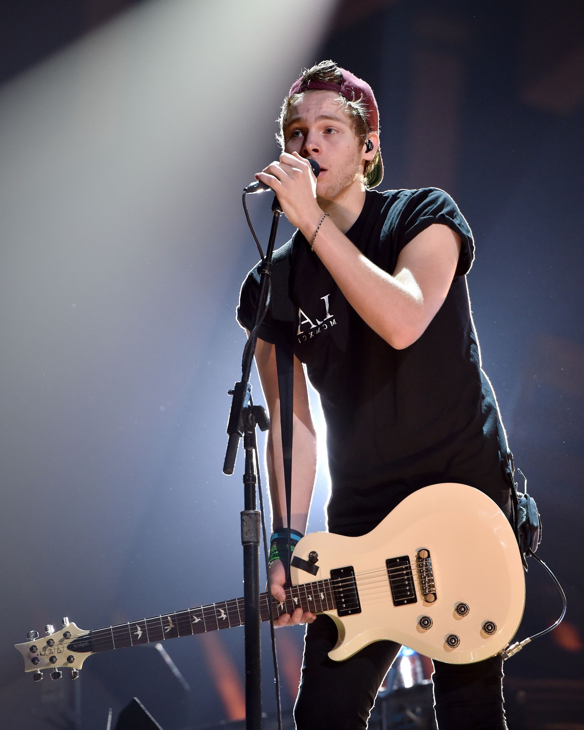 Luke Hemmings Wallpapers