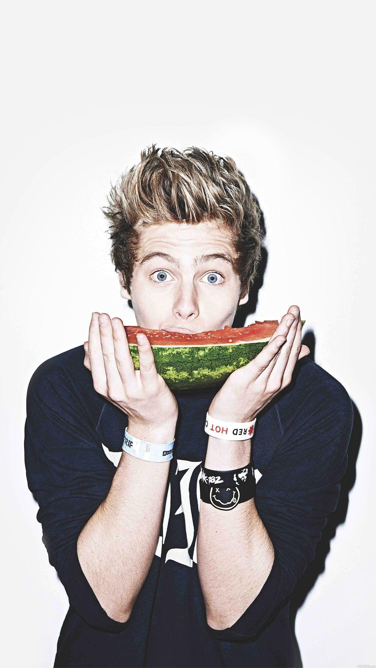 Luke Hemmings Wallpapers