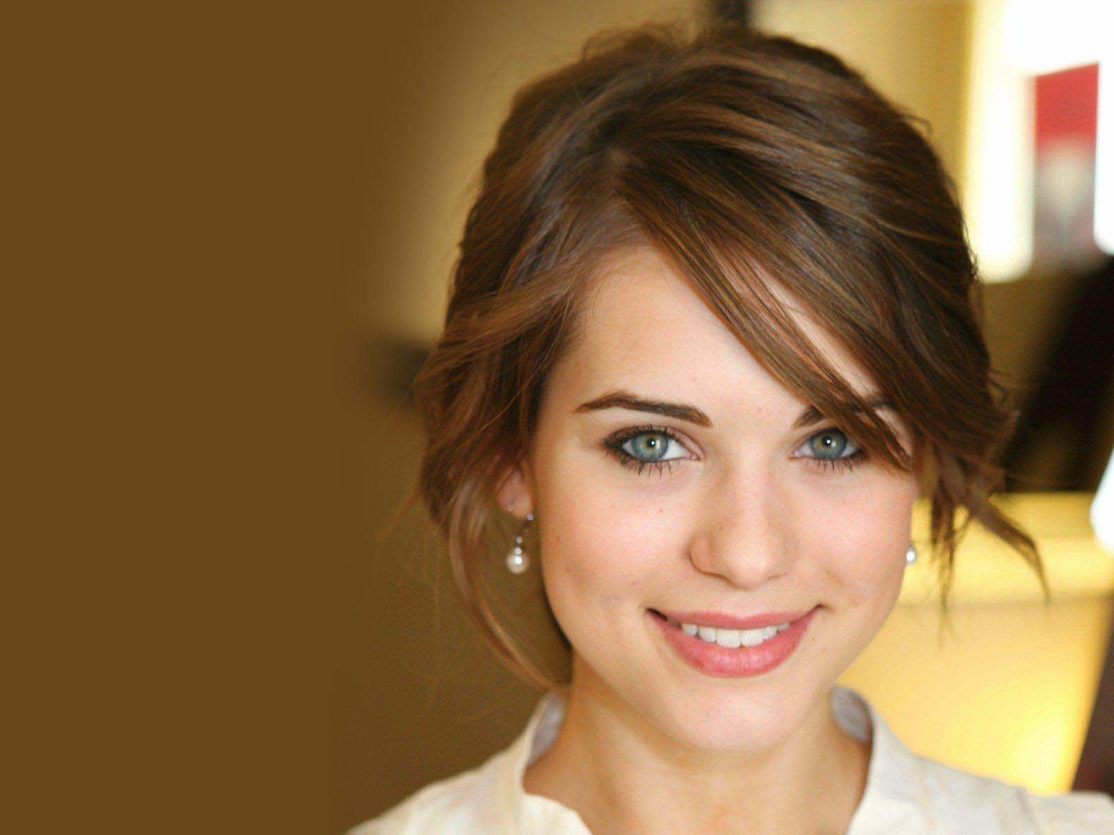 Lyndsy Fonseca 2018 Wallpapers