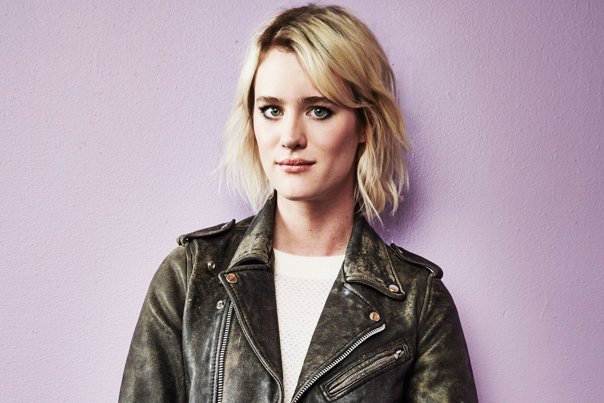 Mackenzie Davis Actress Photoshoot Wallpapers