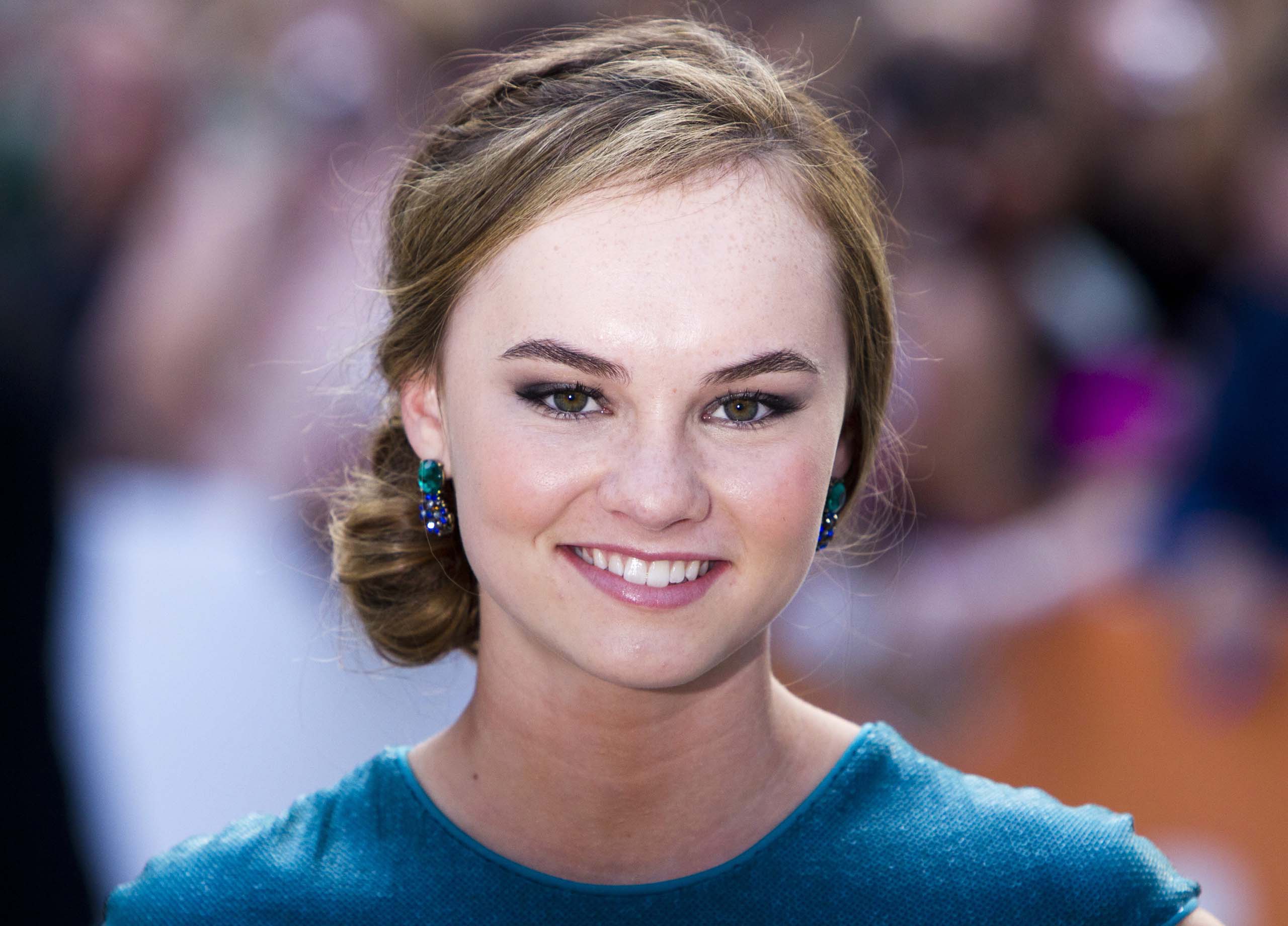 Madeline Carroll Wallpapers