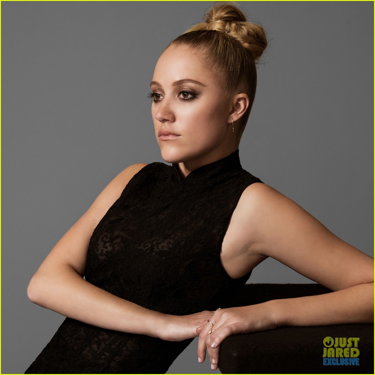 Maika Monroe Wallpapers