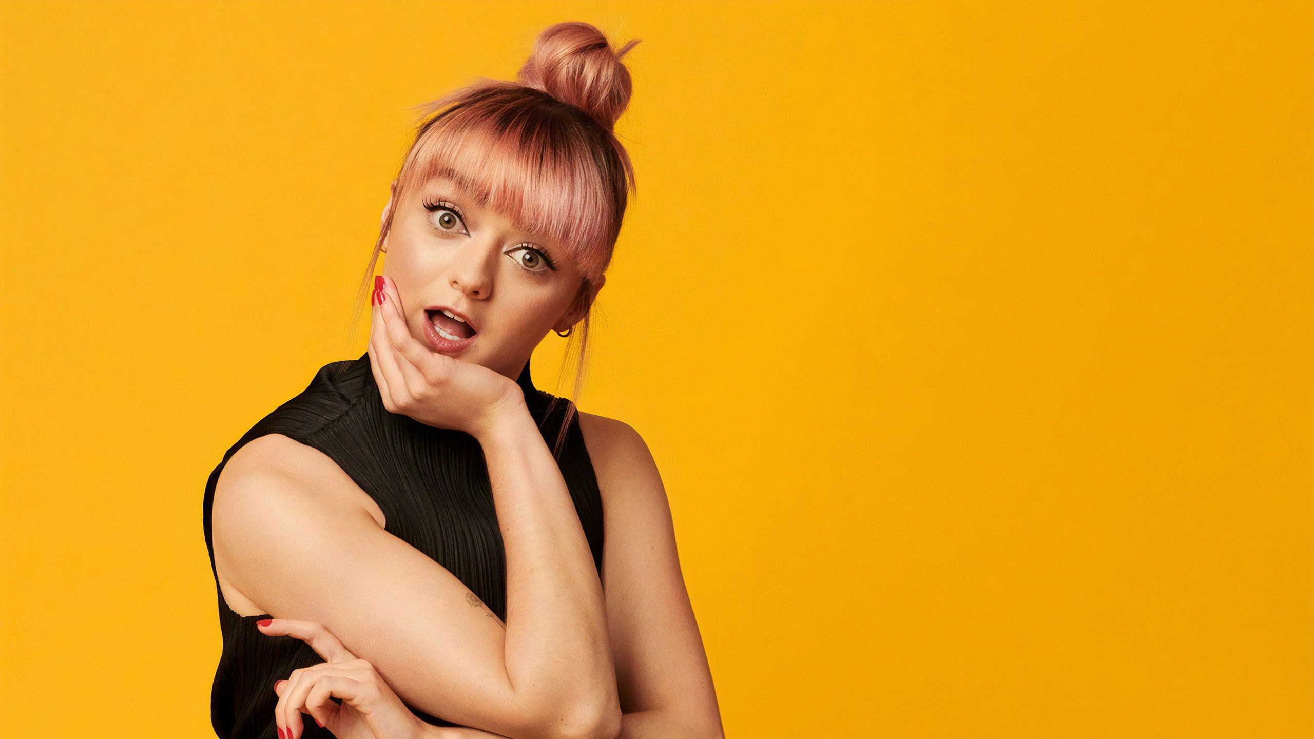 Maisie Williams 4K Pink Hair Wallpapers