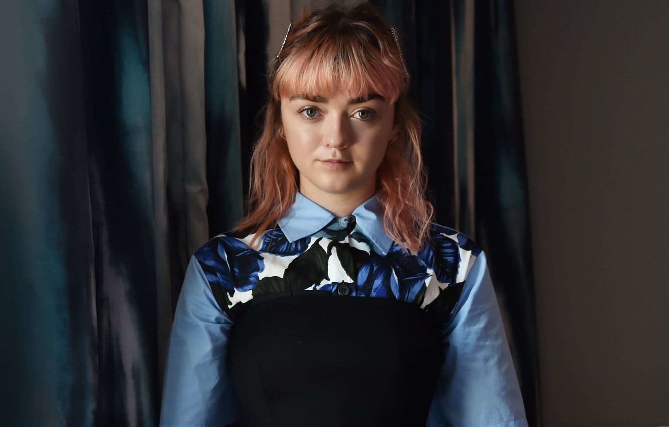 Maisie Williams 4K Pink Hair Wallpapers