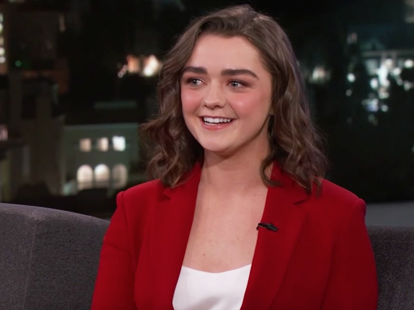 Maisie Williams in Red Wallpapers