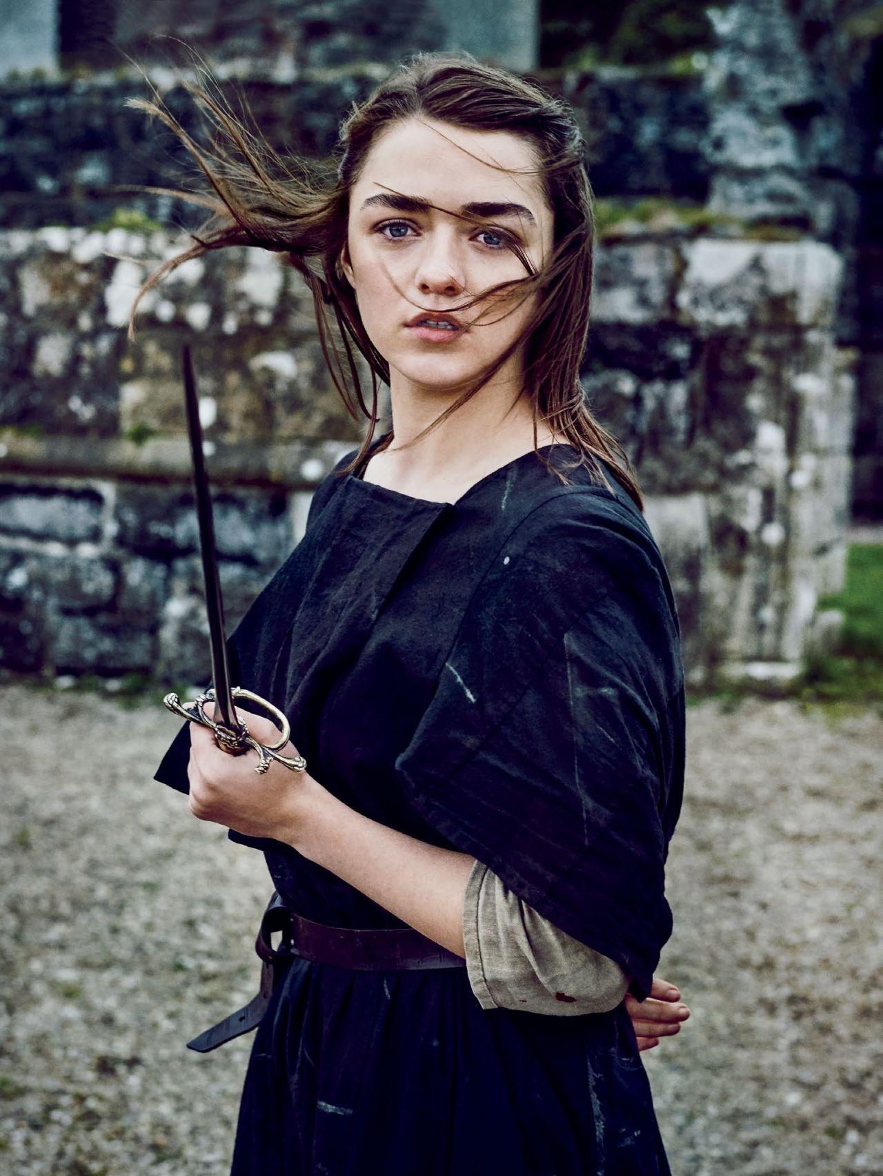 Maisie Williams with Owl Wallpapers