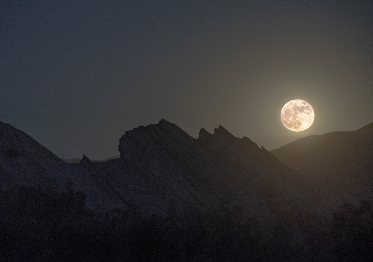 Man Watching Moon Rising Over Mountains
 Wallpapers