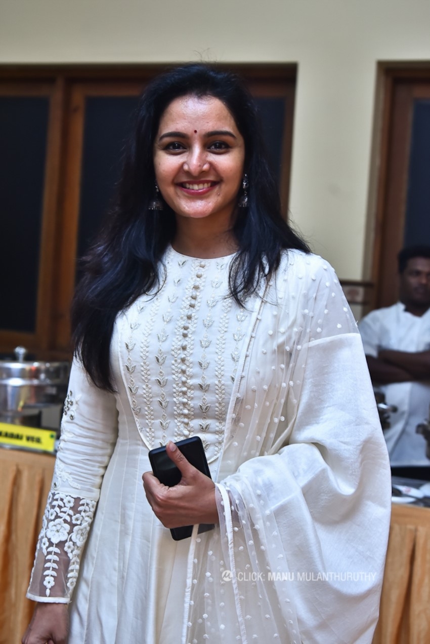 Manju Warrier Latest Photos Wallpapers