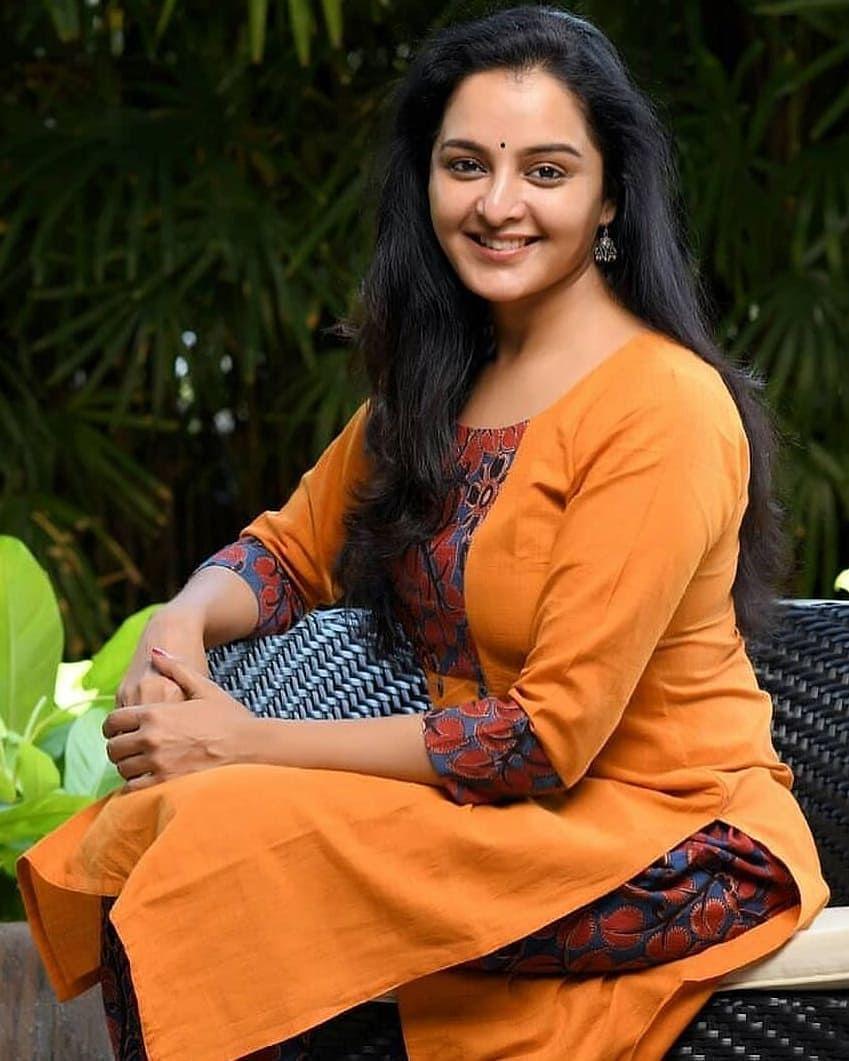 Manju Warrier Latest Photos Wallpapers