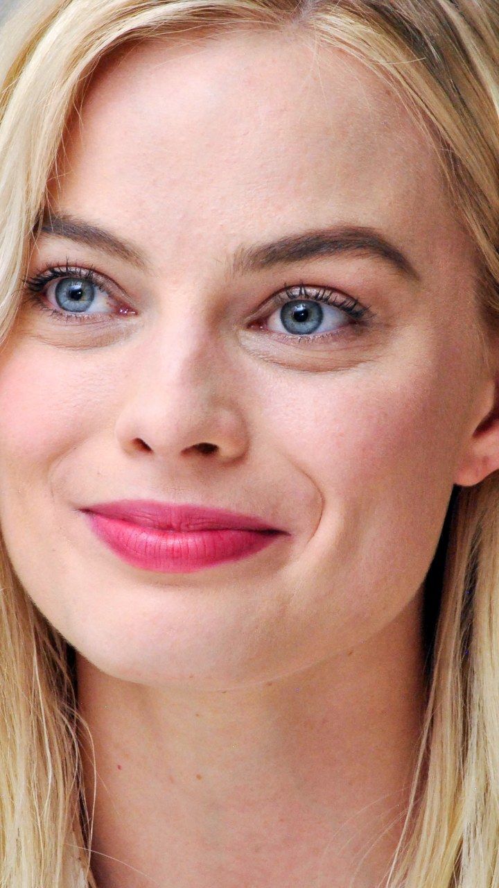 Margot Robbie Blonde Wallpapers