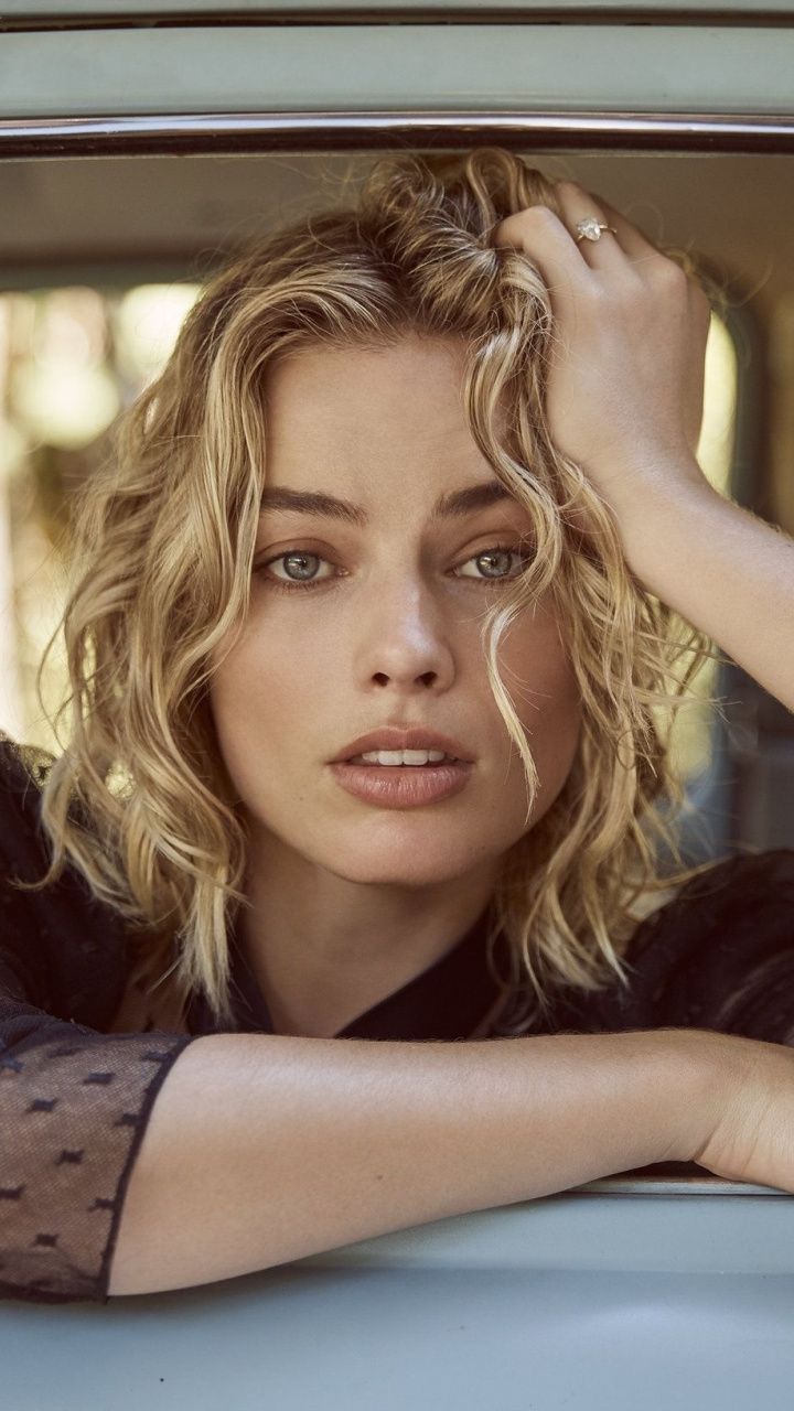 Margot Robbie Blonde Wallpapers