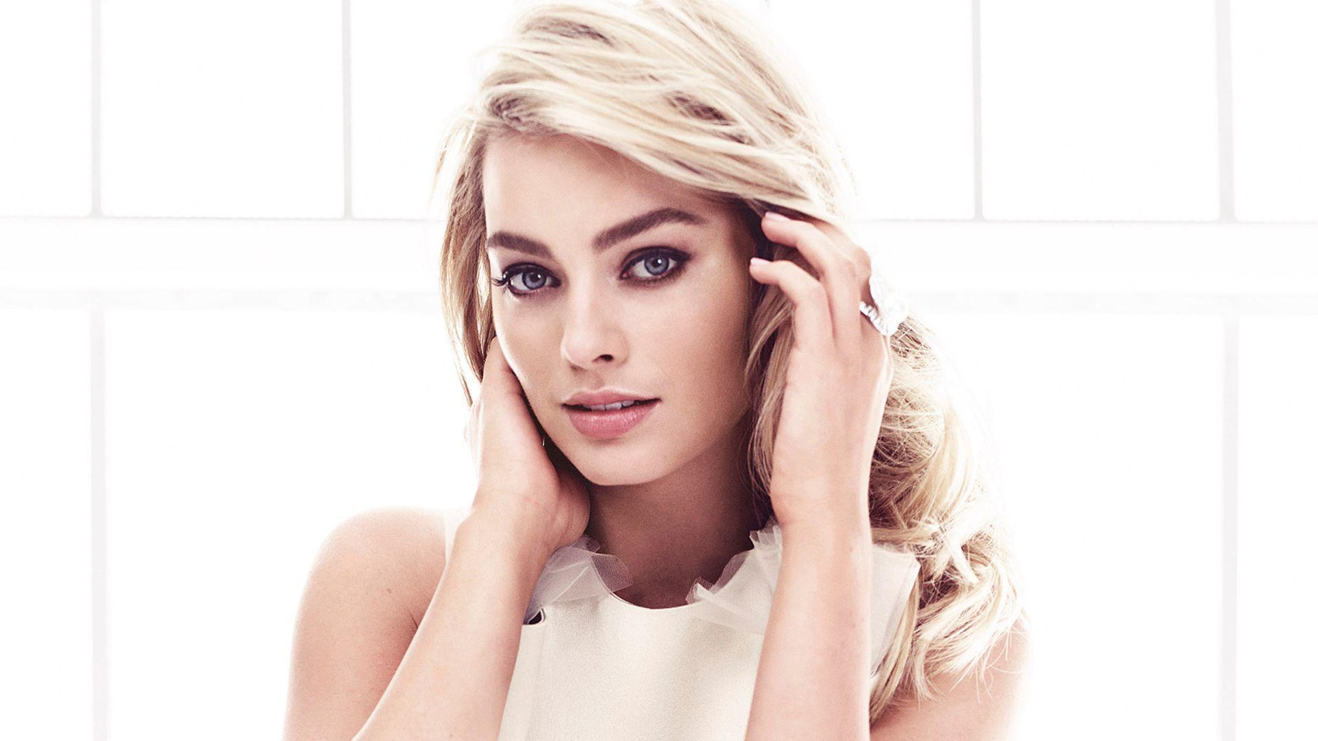 Margot Robbie Cute Wallpapers