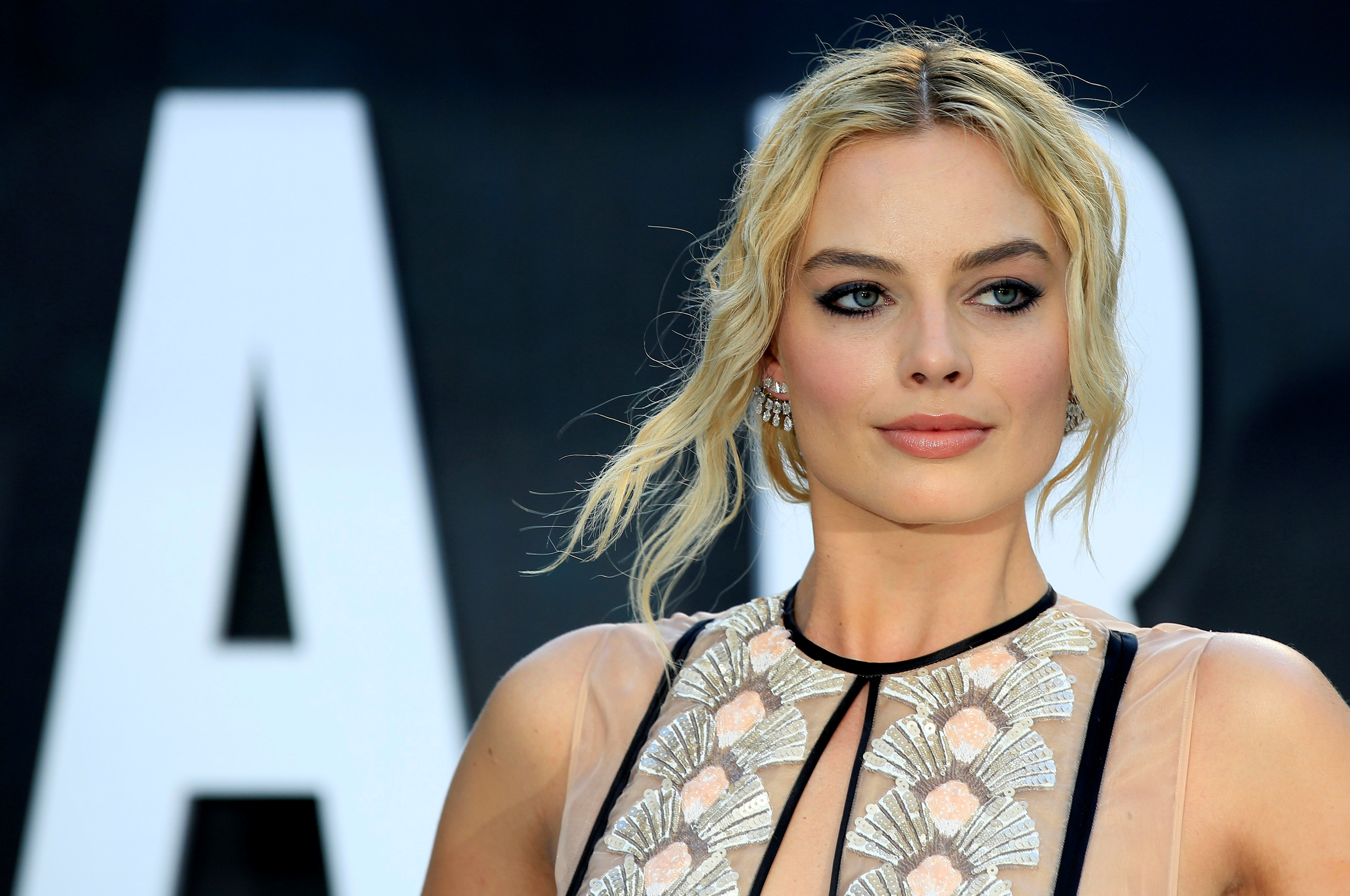 Margot Robbie Cute Wallpapers