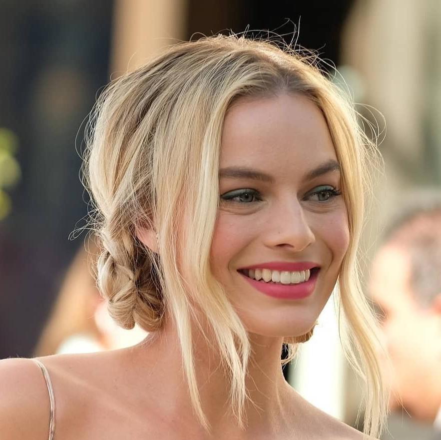 Margot Robbie Hot Monochrome Wallpapers