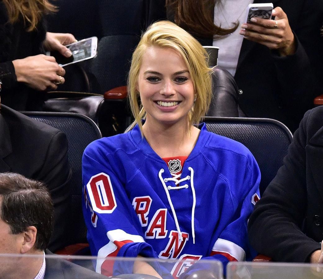 Margot Robbie Smiling Wallpapers