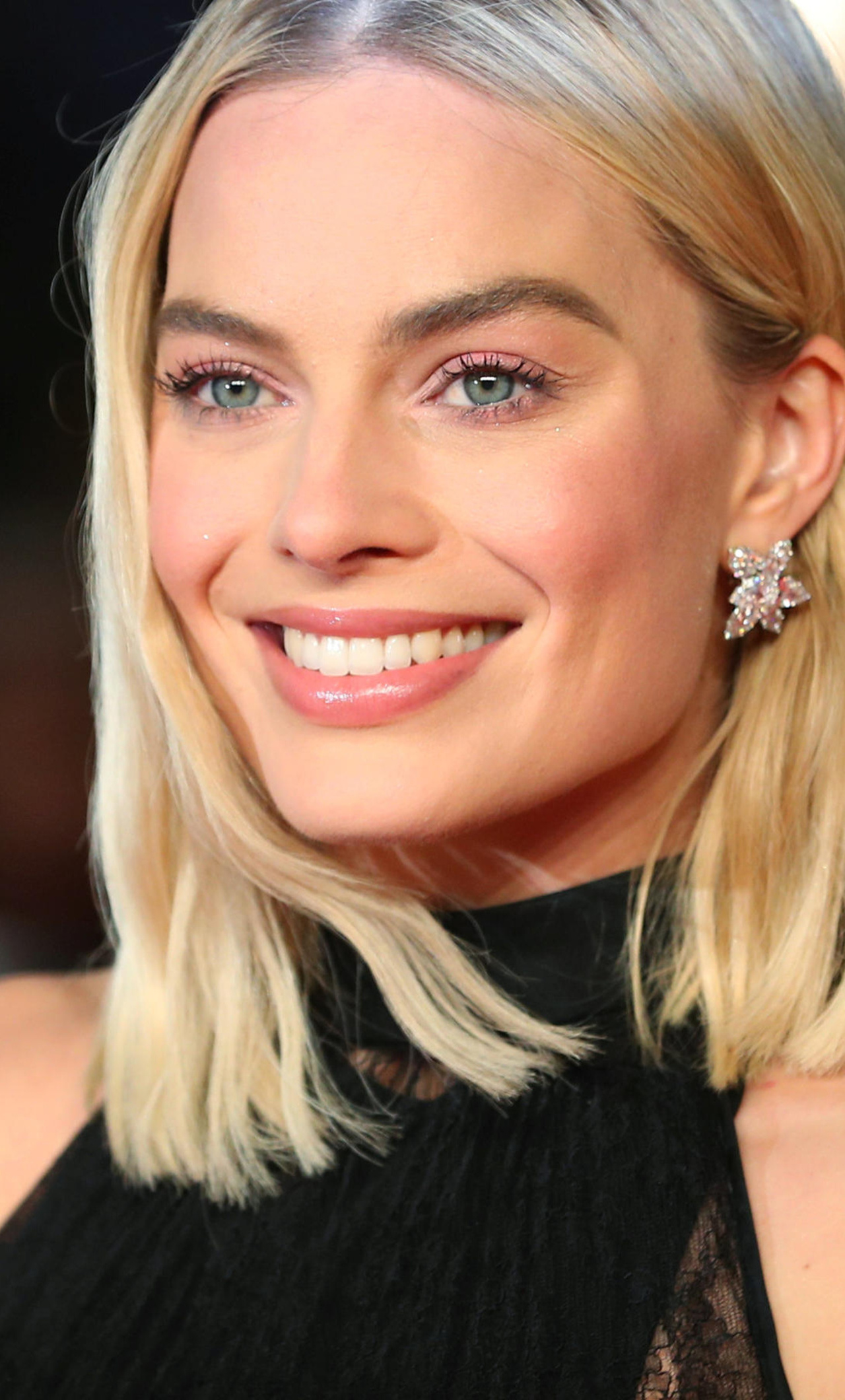 Margot Robbie Smiling Wallpapers