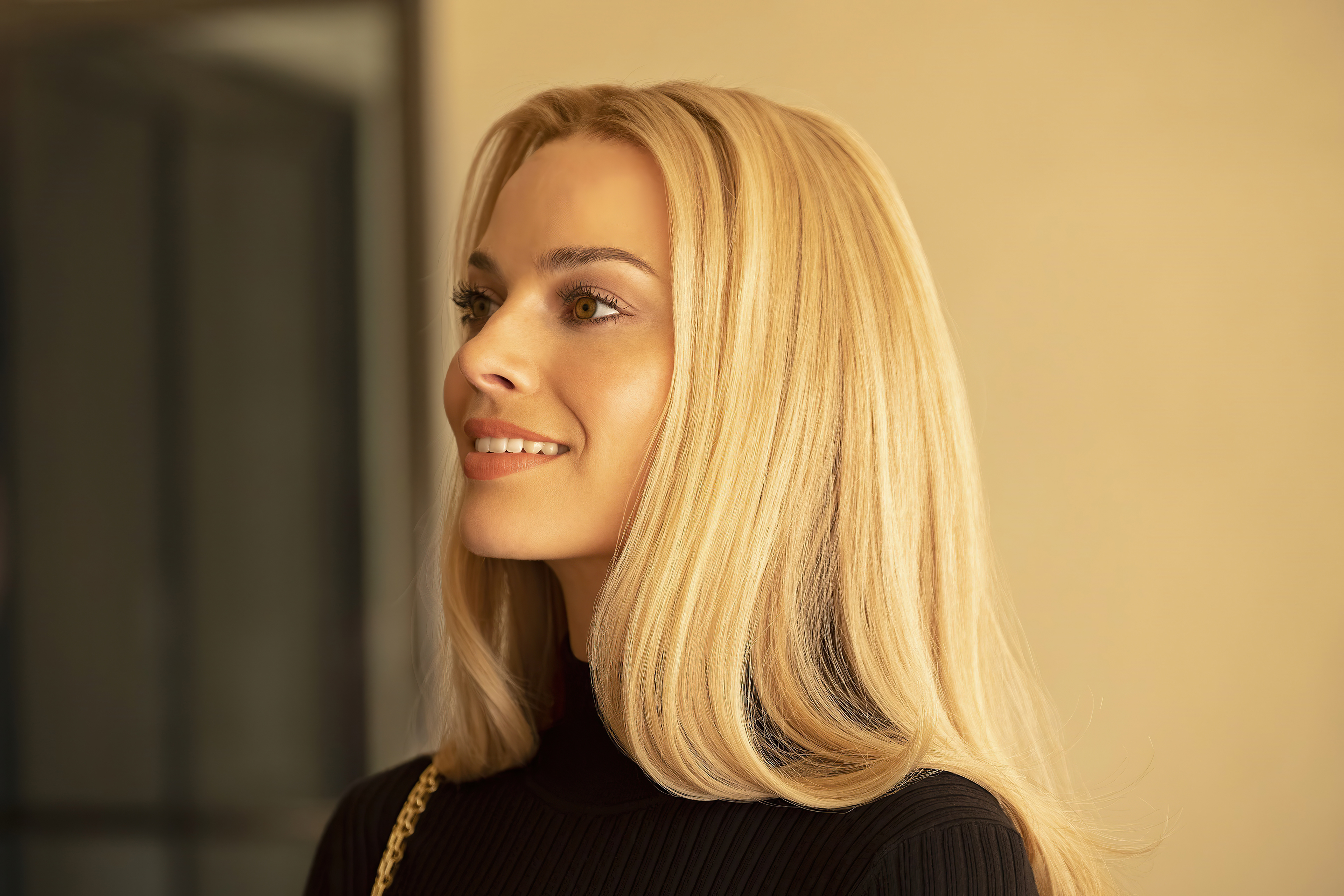 Margot Robbie Smiling Wallpapers