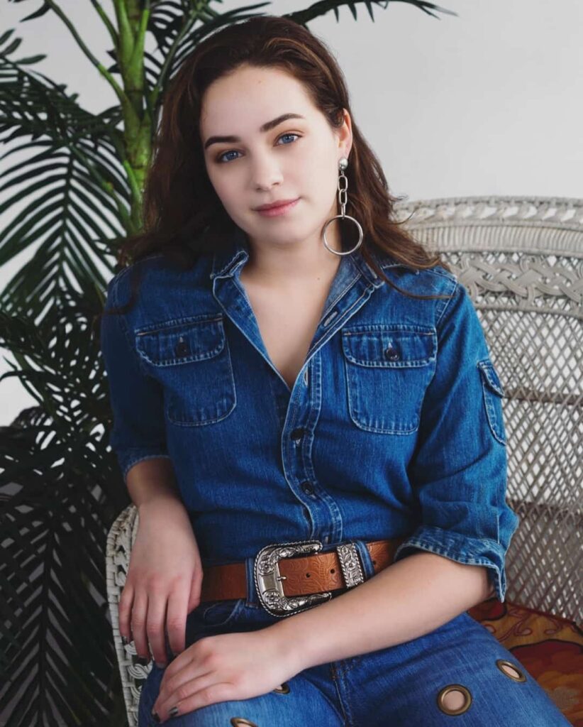 Mary Mouser Cobra Kai Wallpapers