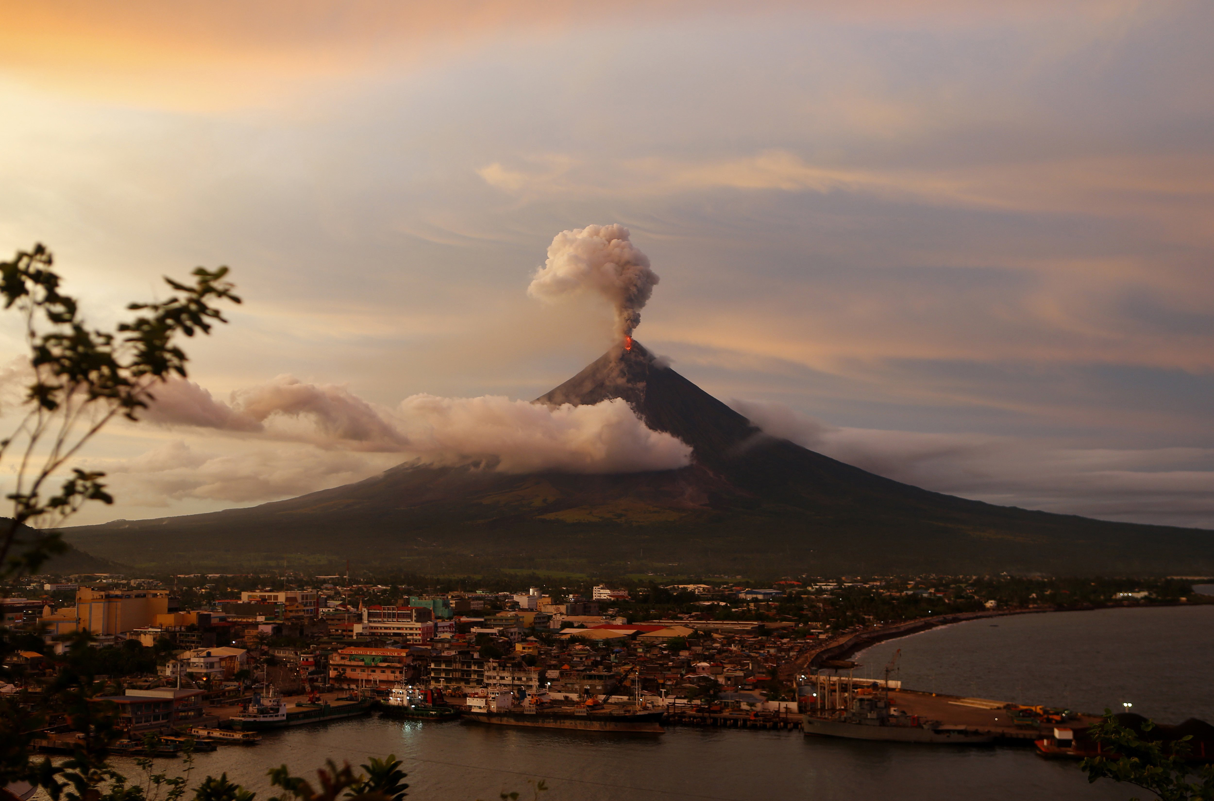 Mayon Volcano Picture Wallpapers