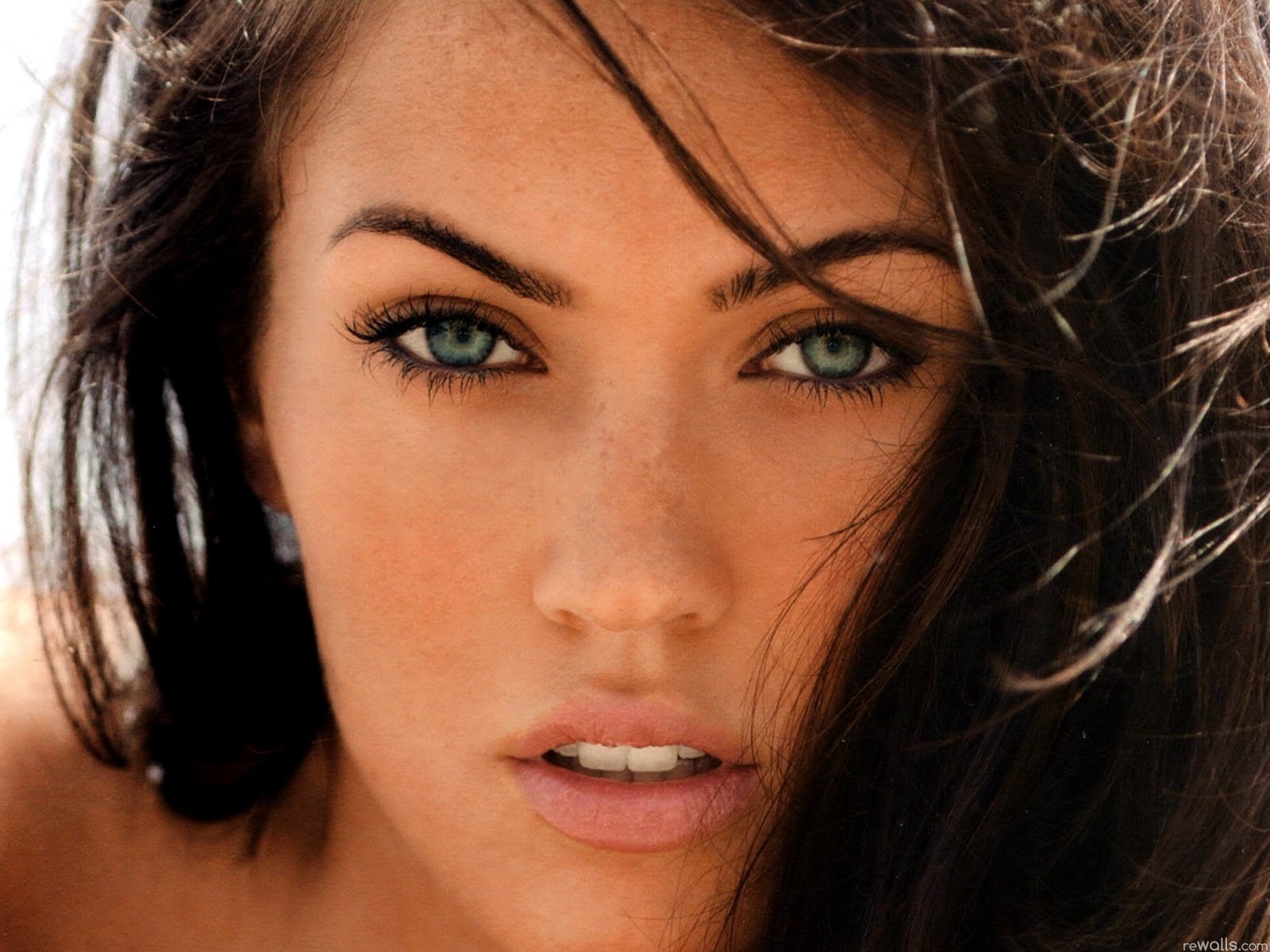 Megan Fox Beautiful Actress Eyes Wallpapers