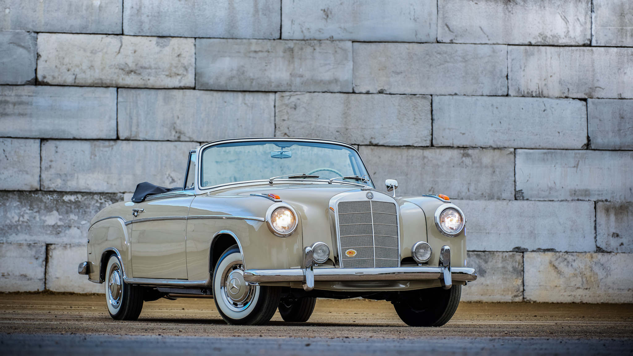 Mercedes-Benz 220S Wallpapers