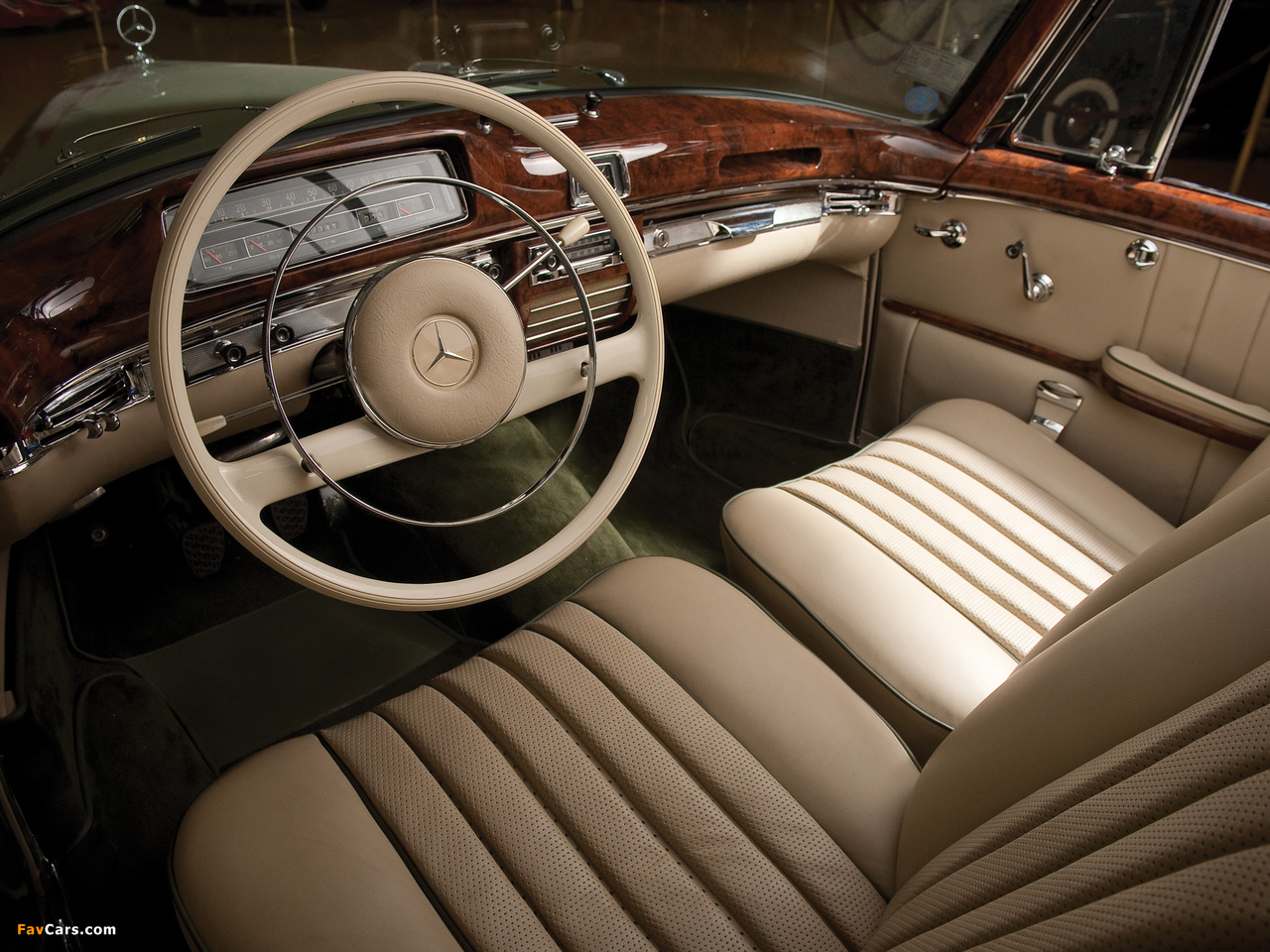 Mercedes-Benz 220S Wallpapers