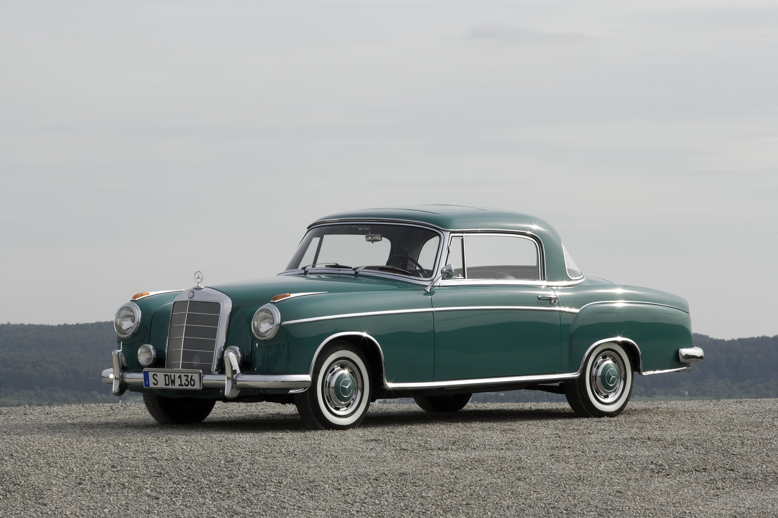 Mercedes-Benz 220S Wallpapers