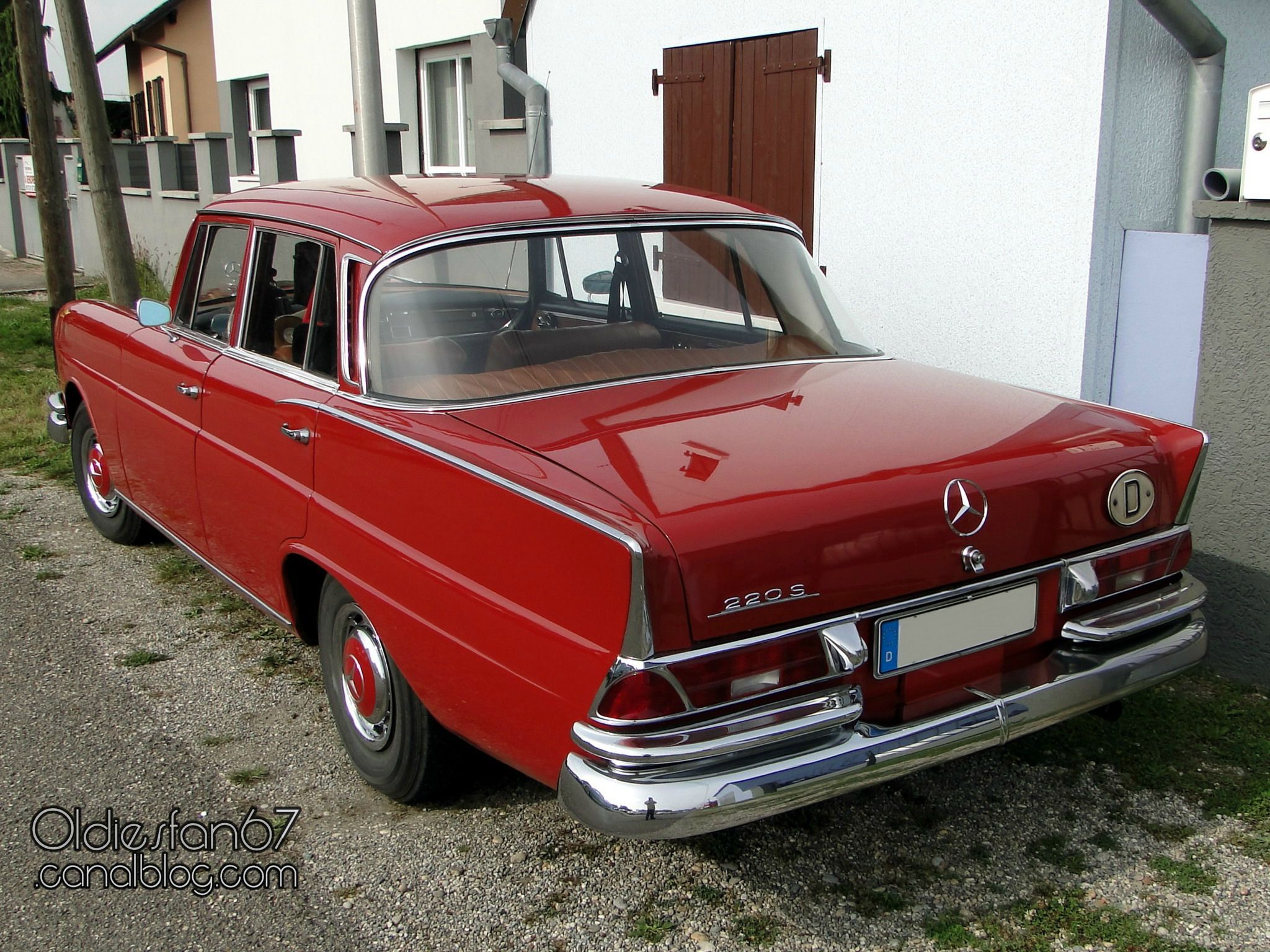 Mercedes-Benz 220S Wallpapers