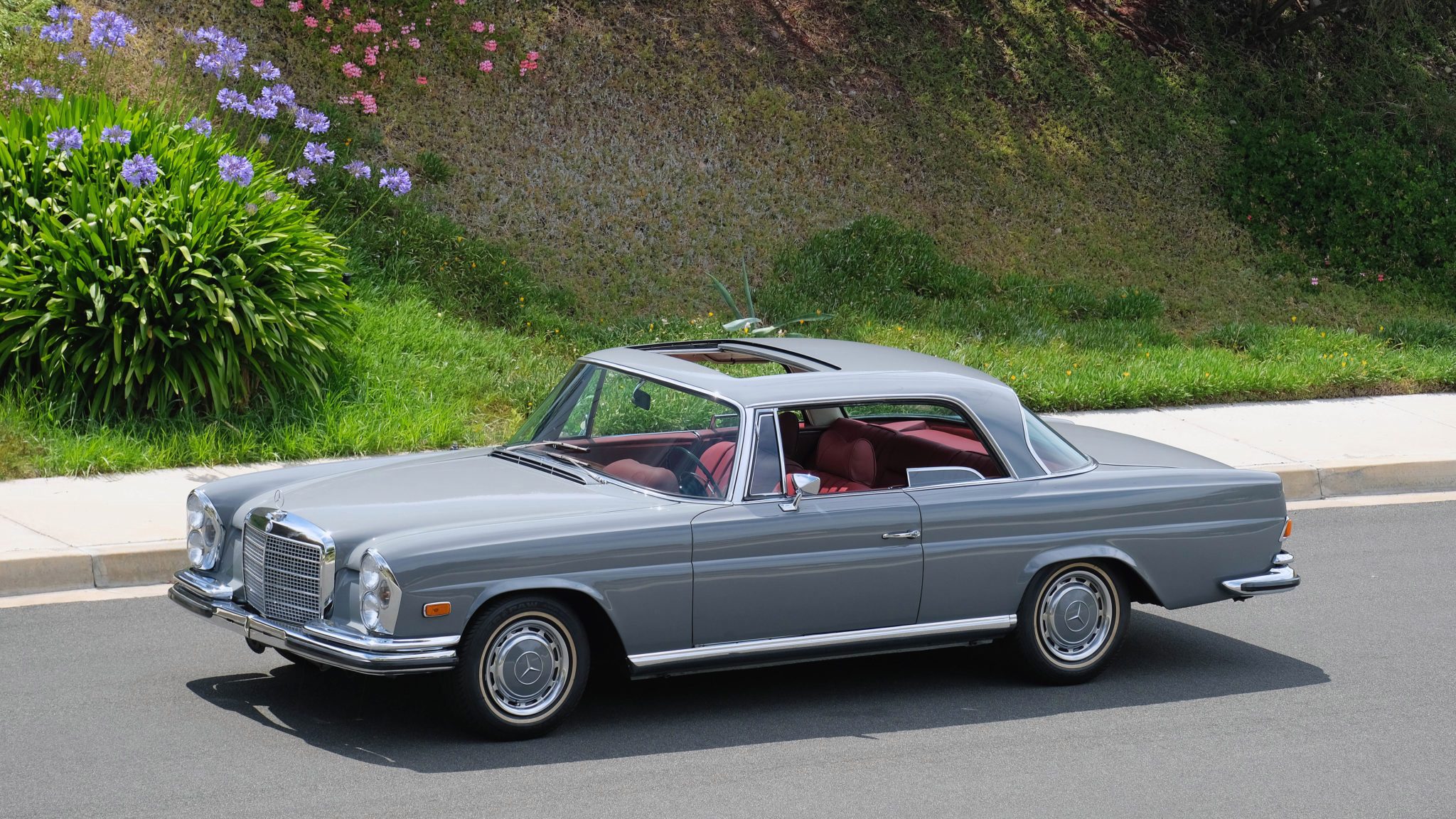 Mercedes-Benz 280Se Wallpapers