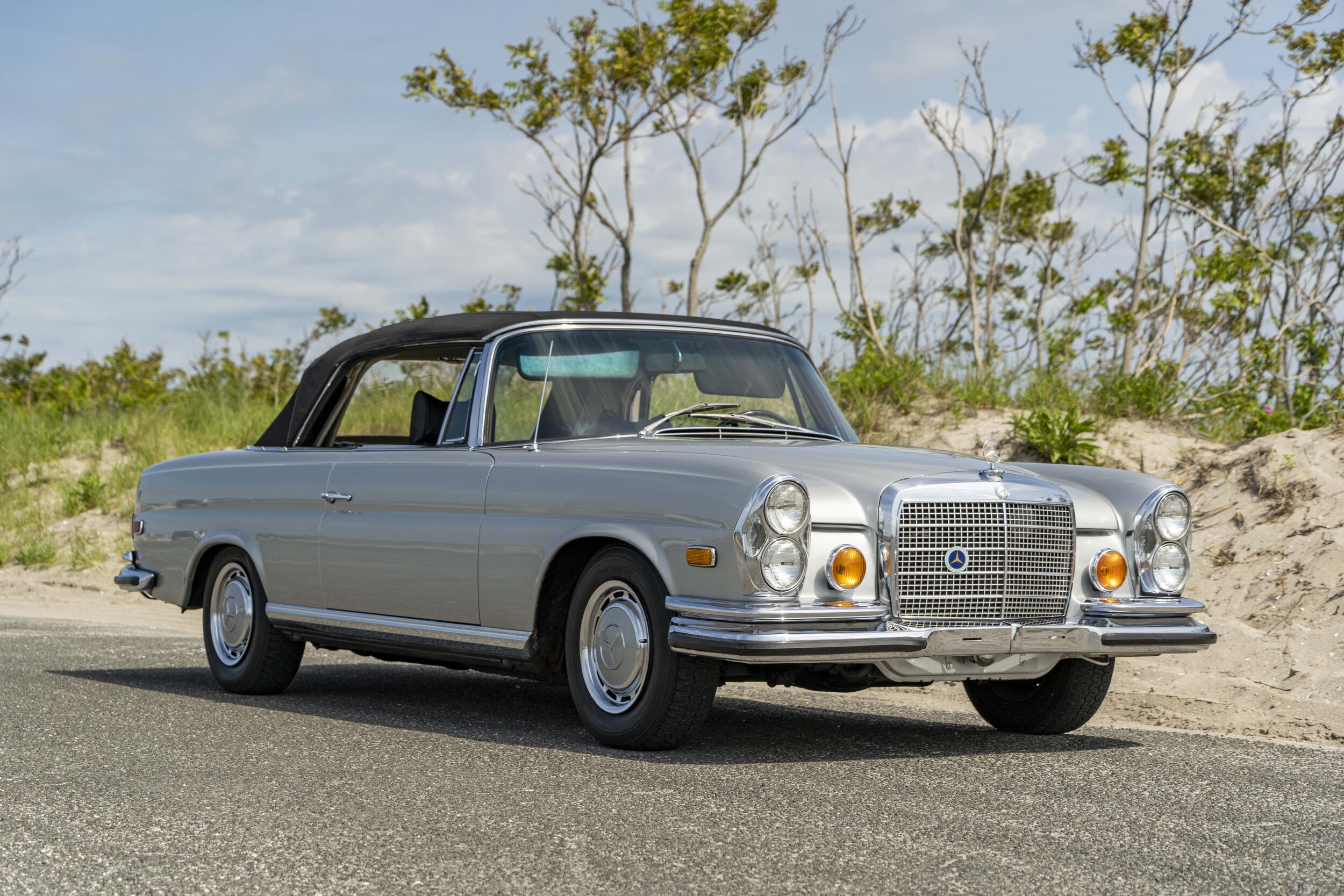 Mercedes-Benz 280Se Wallpapers