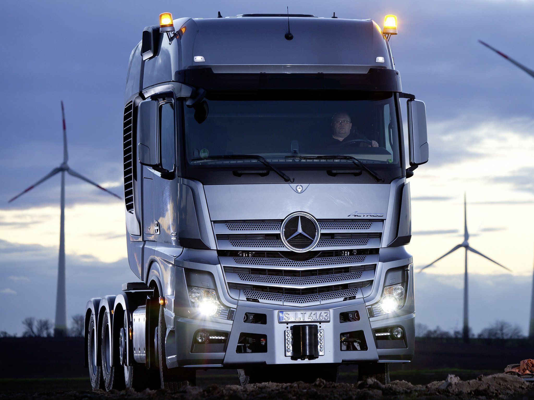 Mercedes-Benz Actros Wallpapers