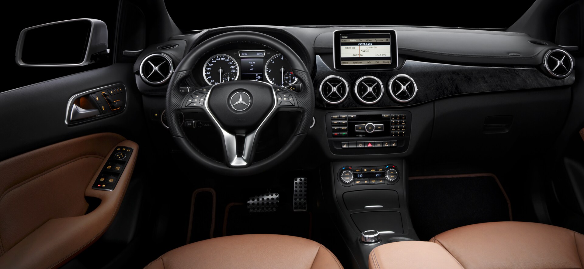 Mercedes-Benz B200 Wallpapers