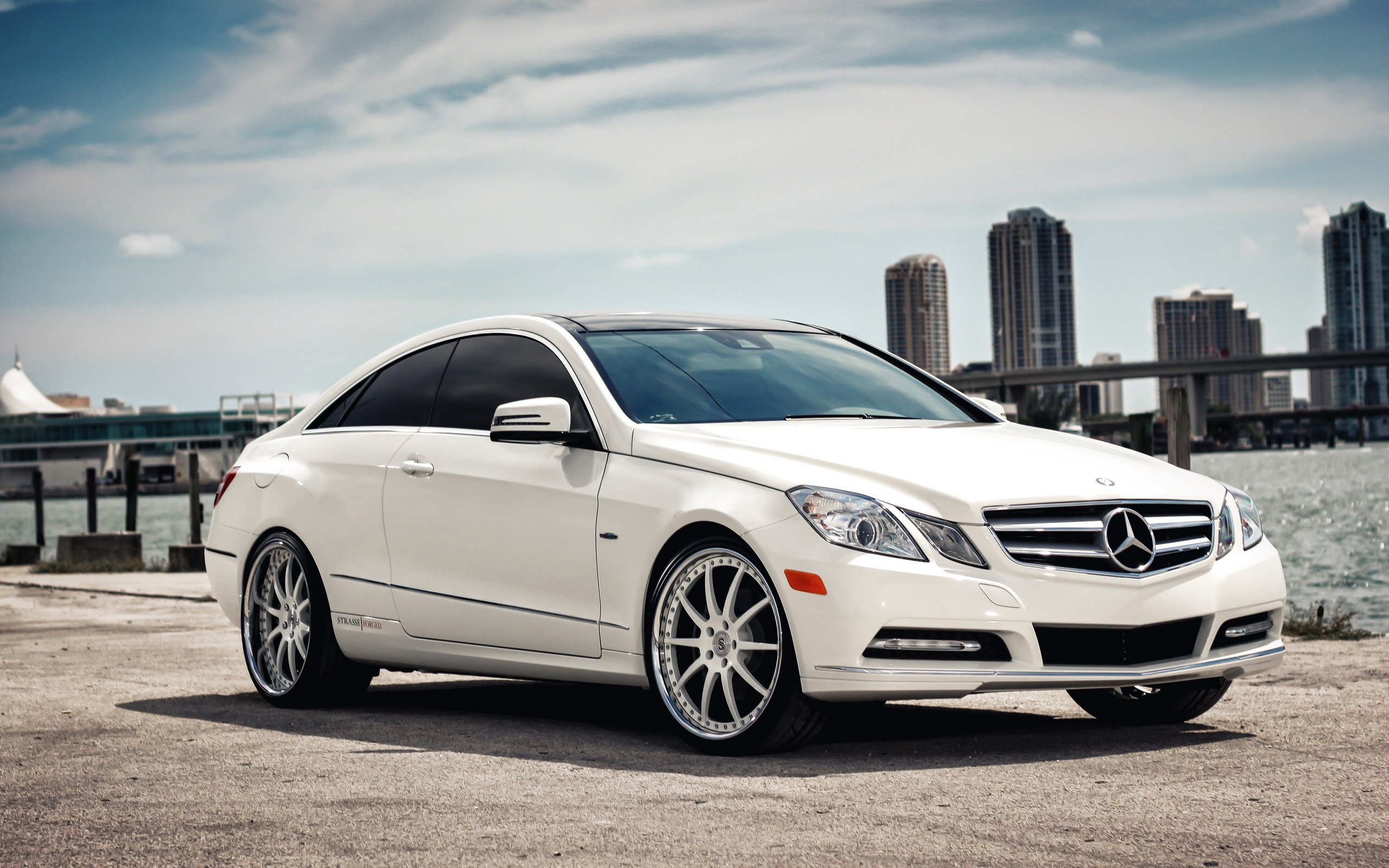 Mercedes-Benz E 350 Wallpapers