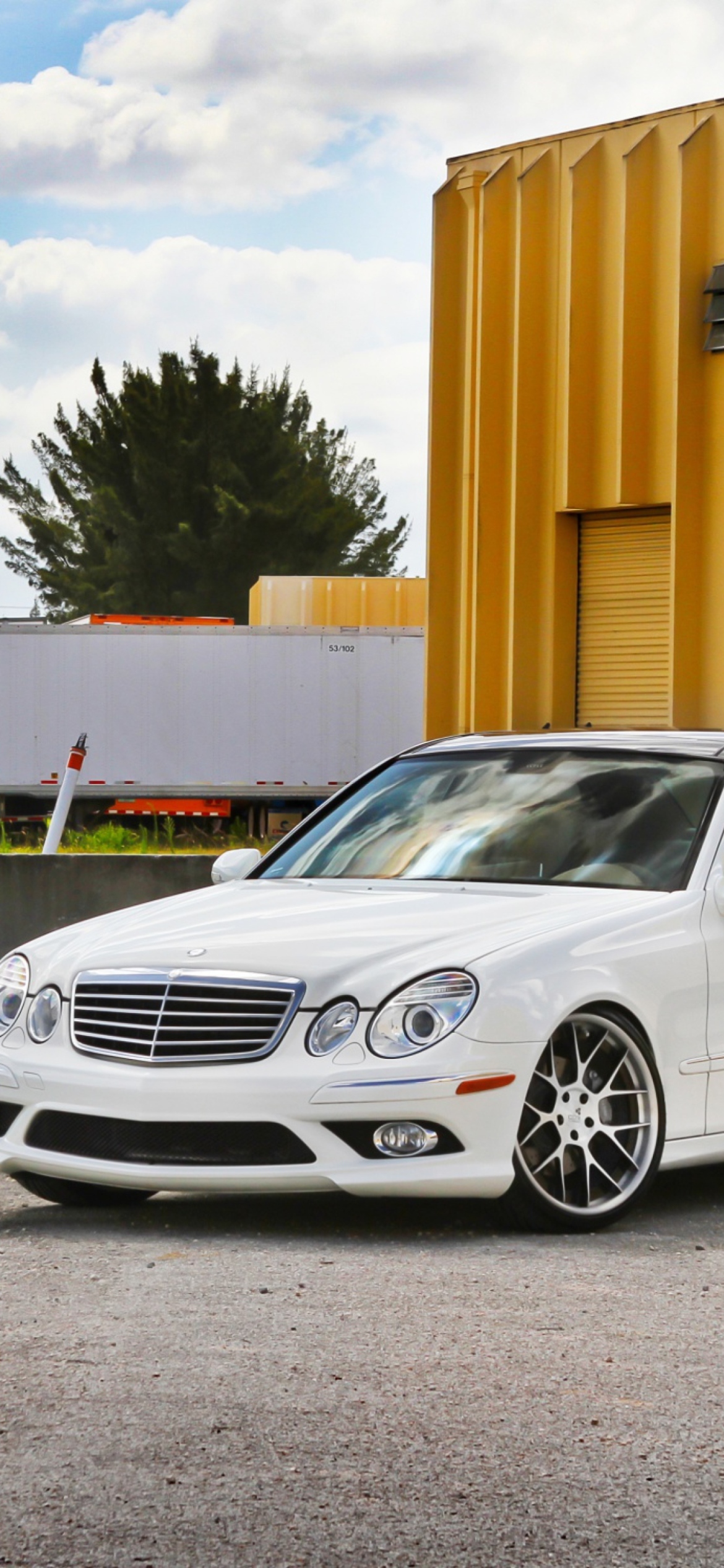 Mercedes-Benz E 350 Wallpapers