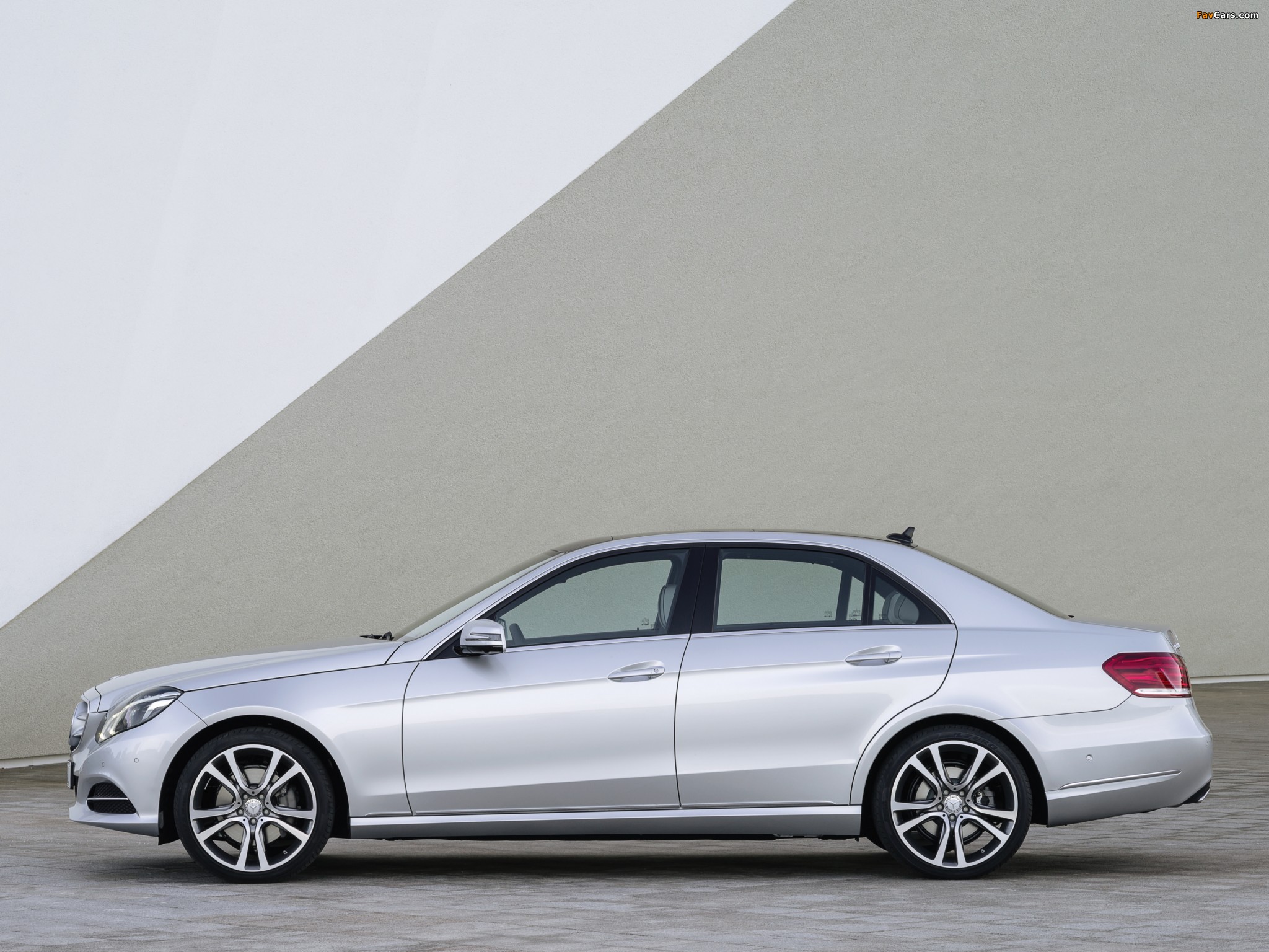 Mercedes-Benz E 350 Wallpapers