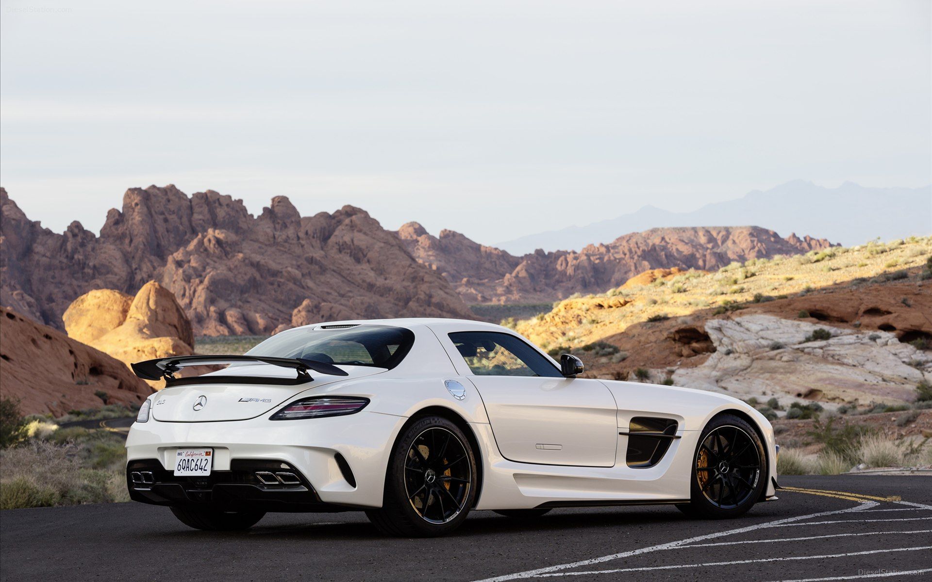 Mercedes Benz Sls 63 Amg Black Series 2017 Wallpapers