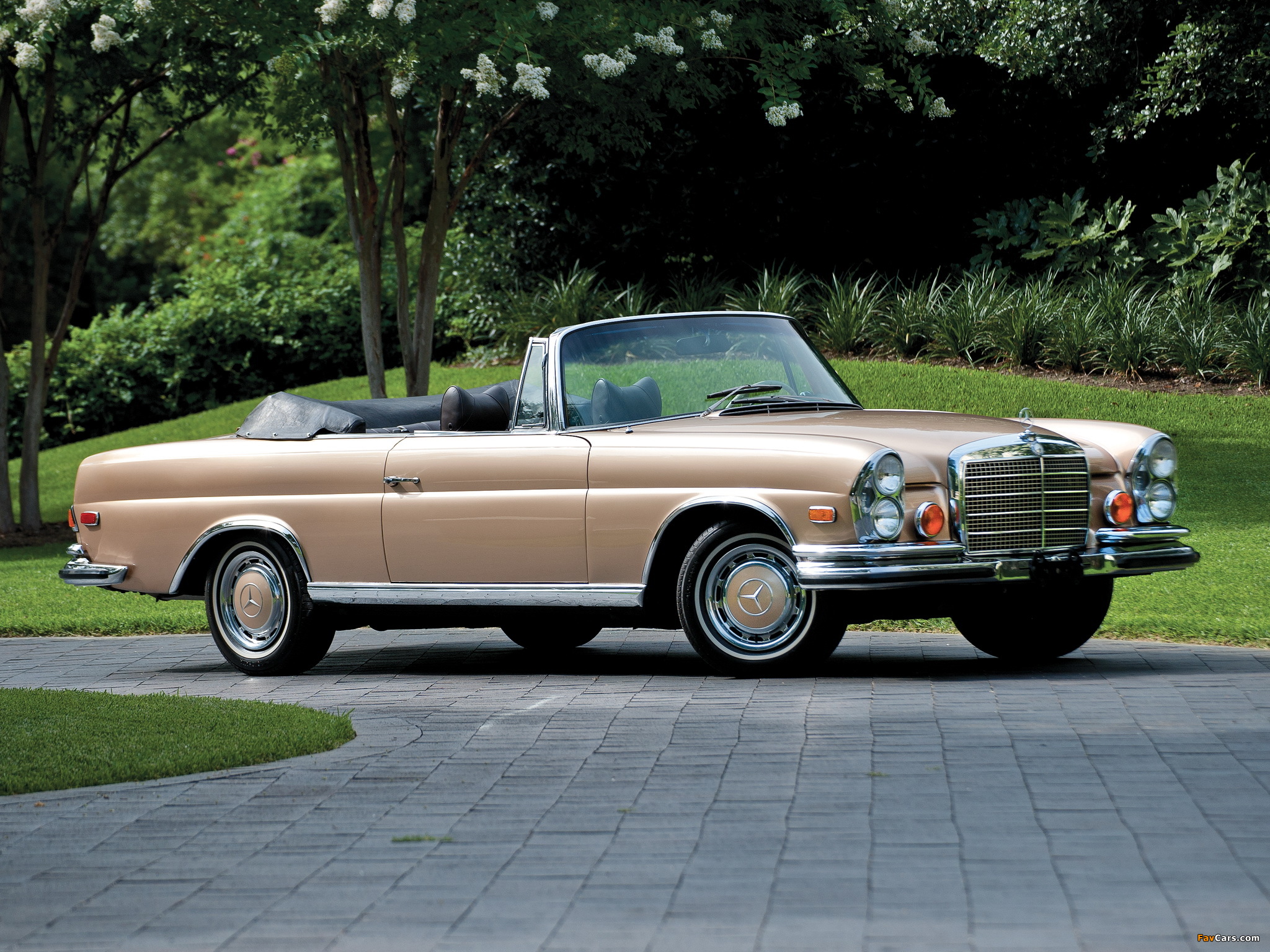 Mercedes-Benz W111 Wallpapers