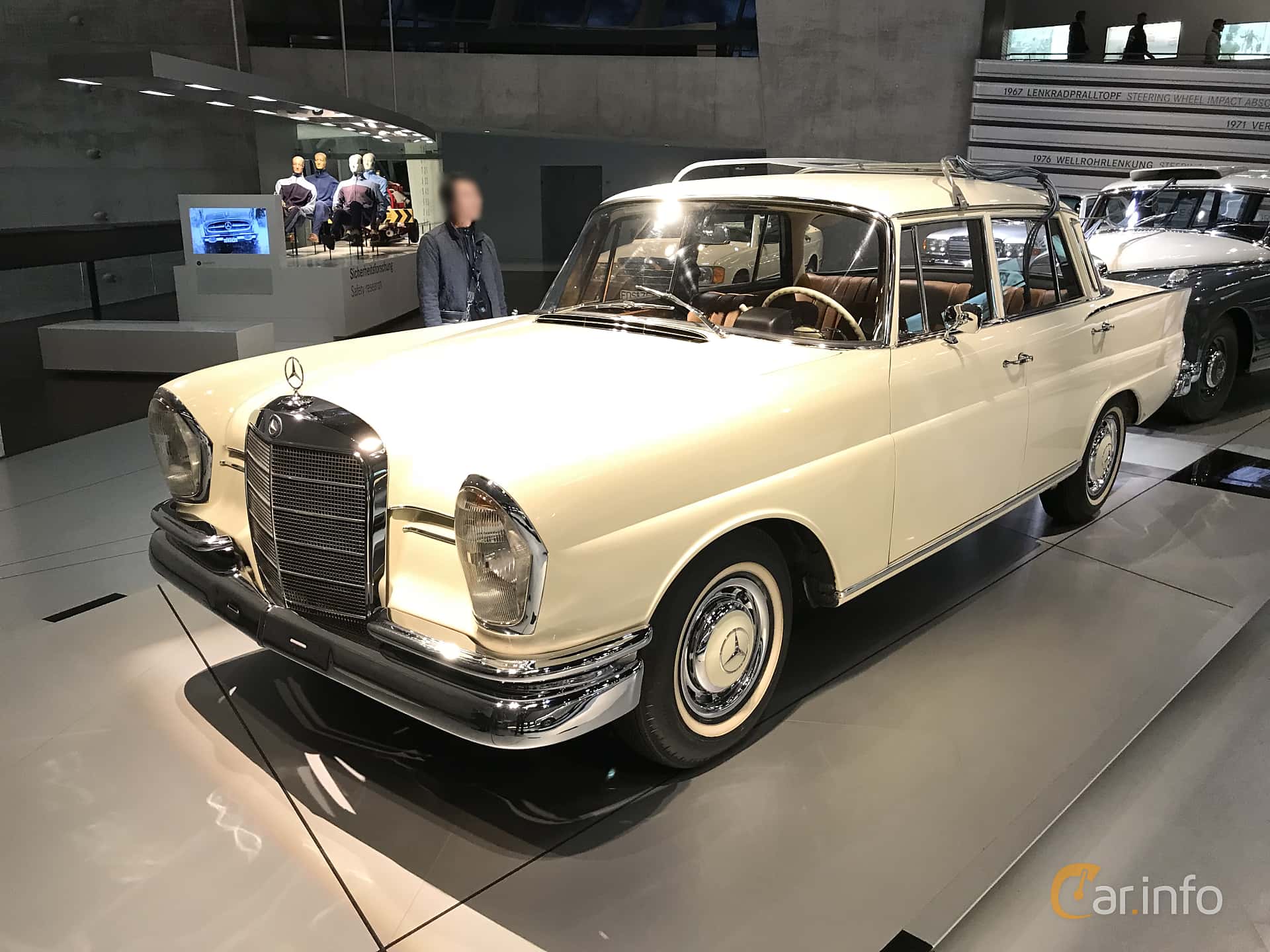 Mercedes-Benz W111 Wallpapers