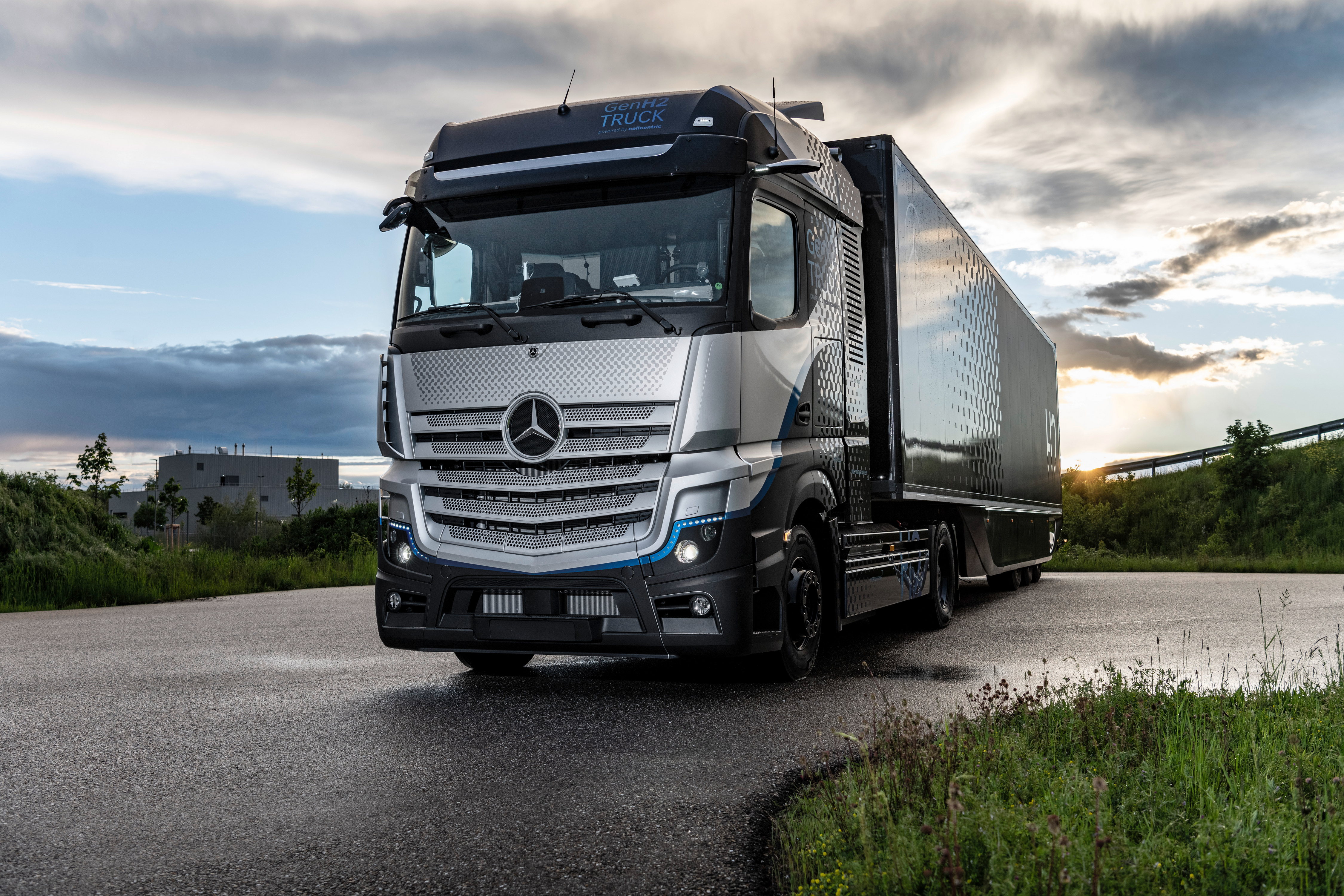 Mercedes Truck Pics Wallpapers