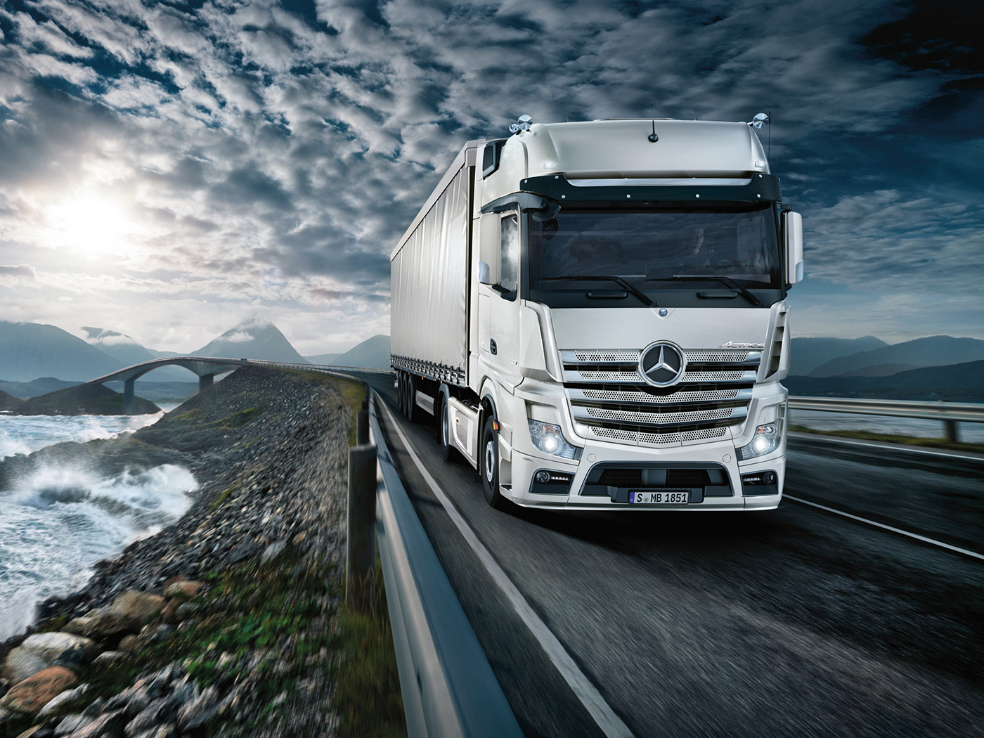 Mercedes Truck Pics Wallpapers