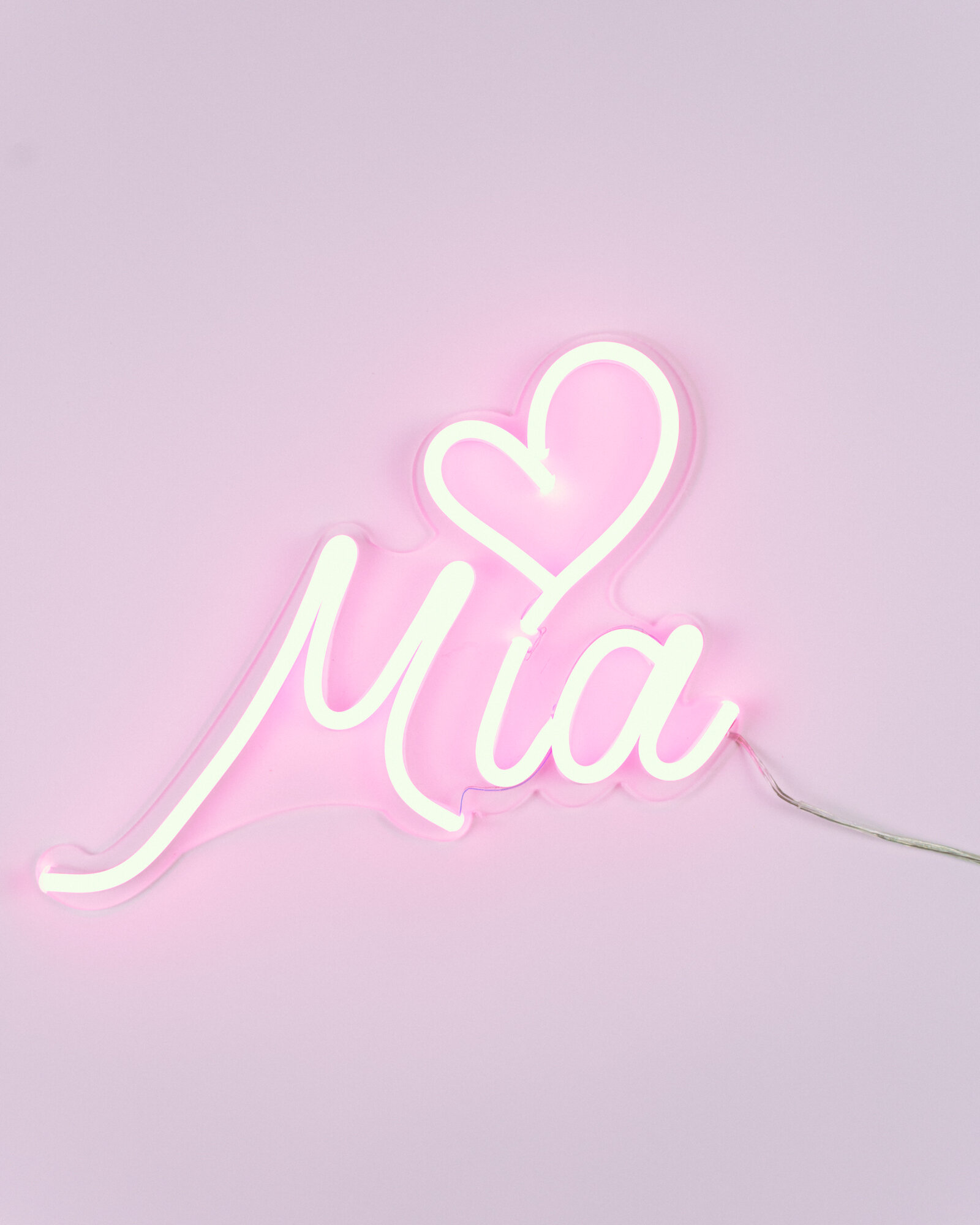 Mia Wallpapers