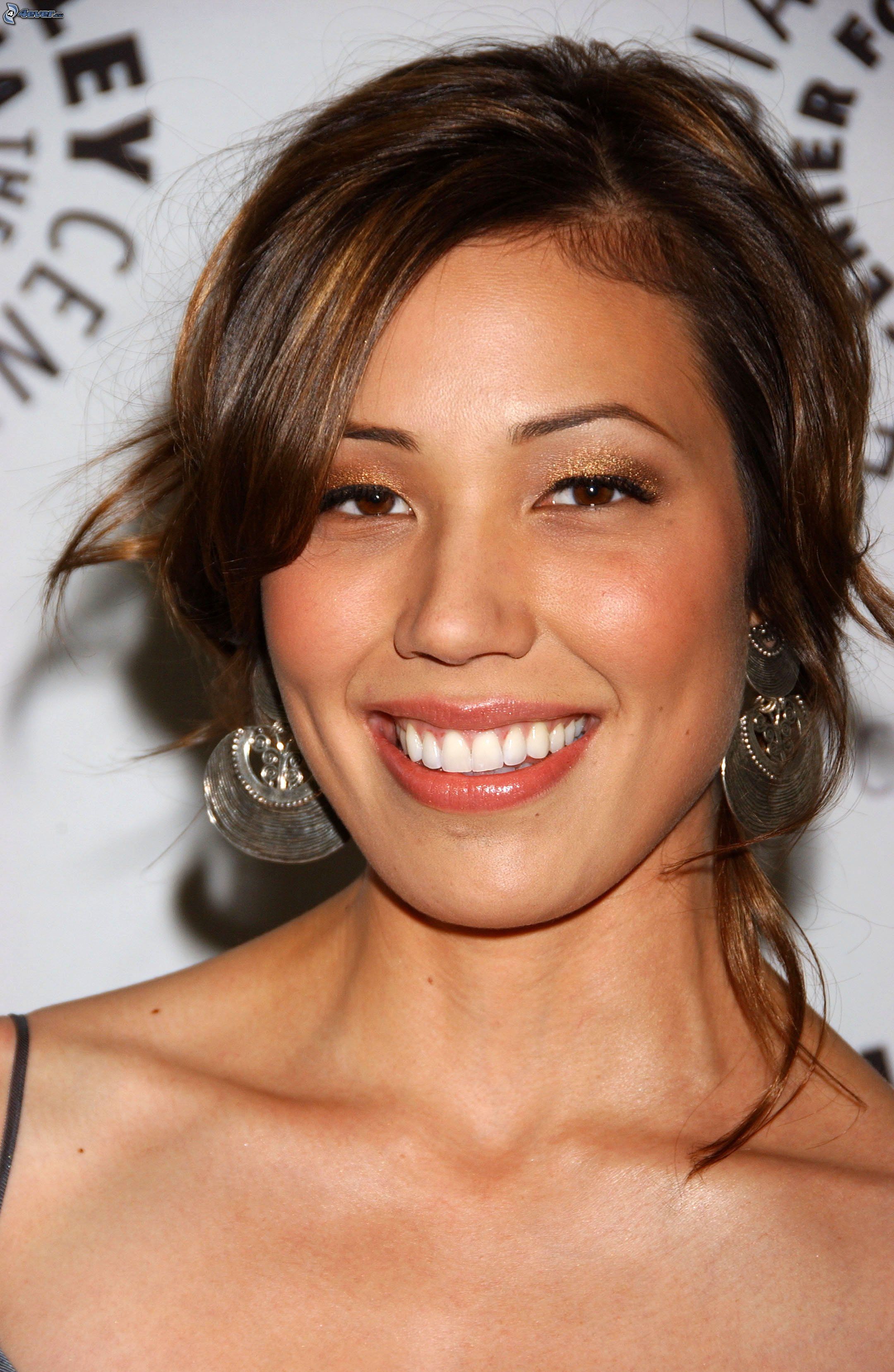 Michaela Conlin Wallpapers