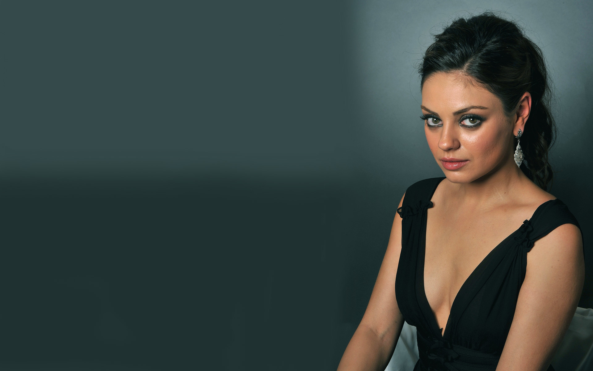 Mila Kunis 2019 Wallpapers